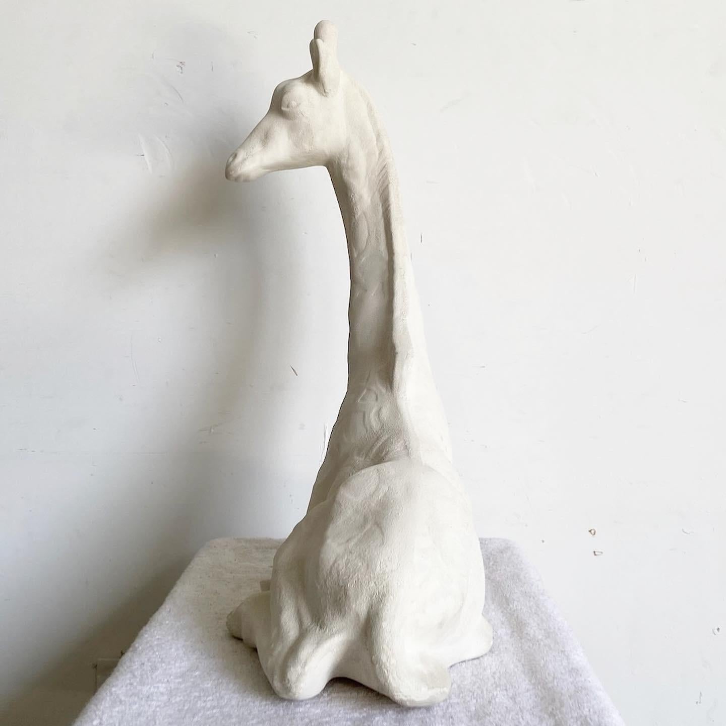 Postmoderne weiße Giraffen-Skulptur aus Keramik im Angebot 1