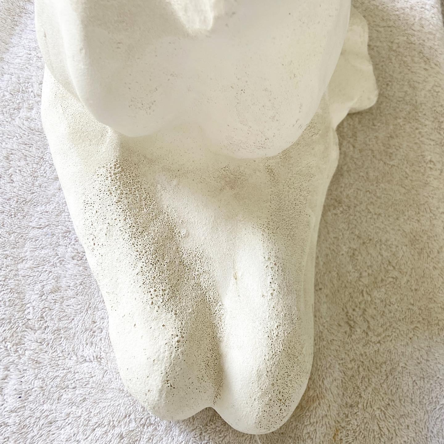 Postmoderne weiße Giraffen-Skulptur aus Keramik im Angebot 3