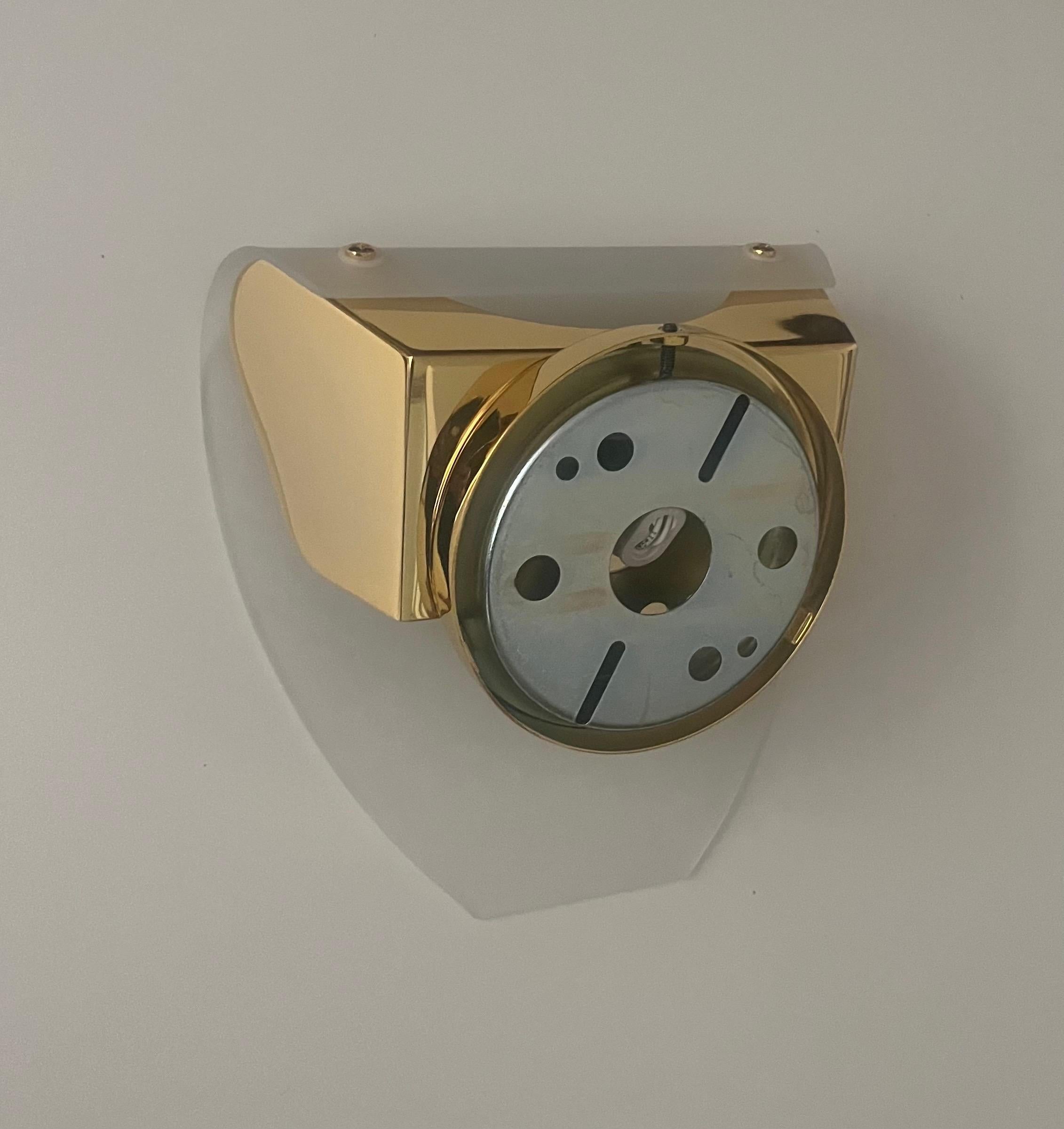 Juego de ocho apliques postmodernos de cristal blanco dorado by Blauet, Barcelona, años 90 8