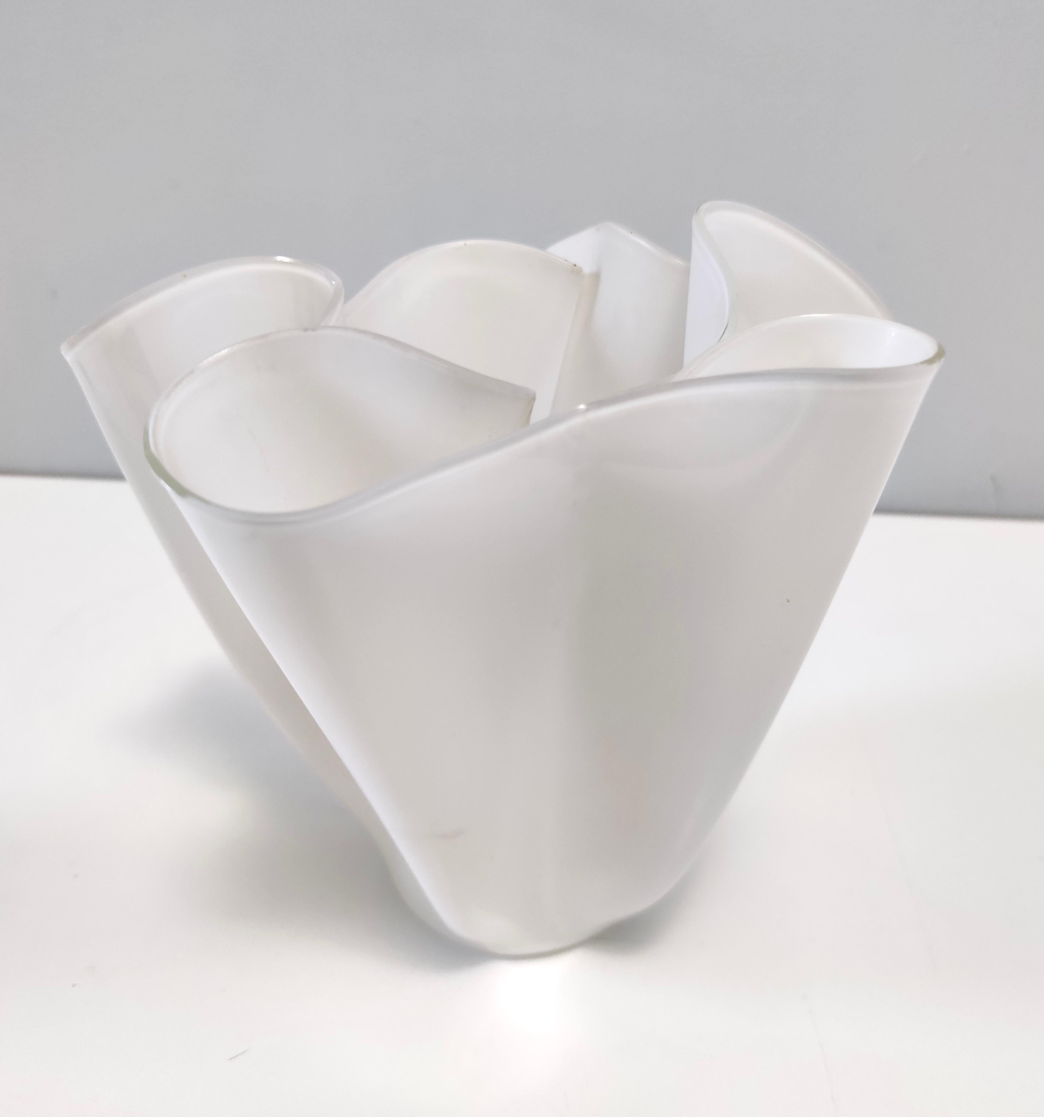 Vase postmoderne Fazzoletto de Giorgio Berlini, Italie en vente 1