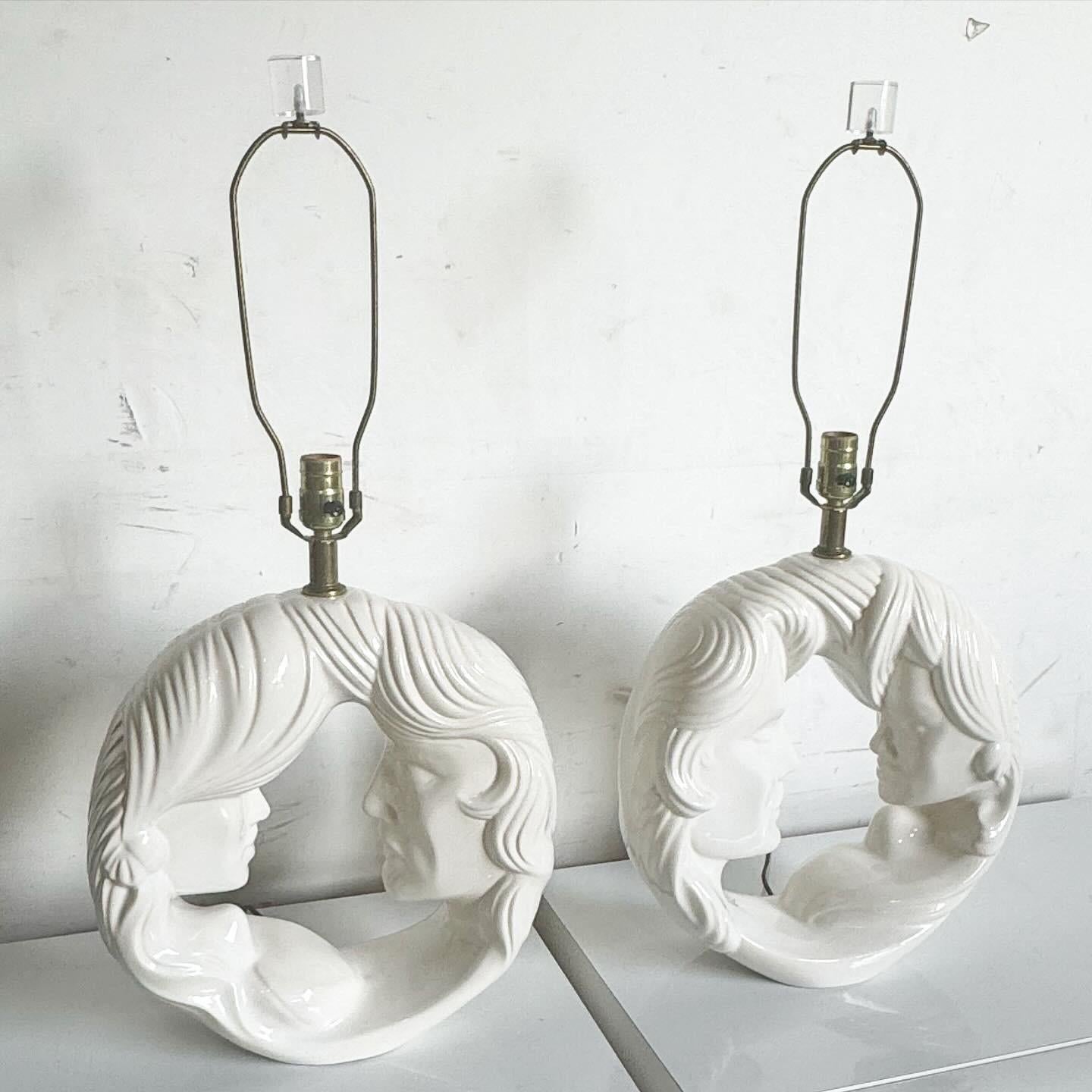 Lámparas de sobremesa posmodernas de cerámica blanca brillante para él/ella en venta 2