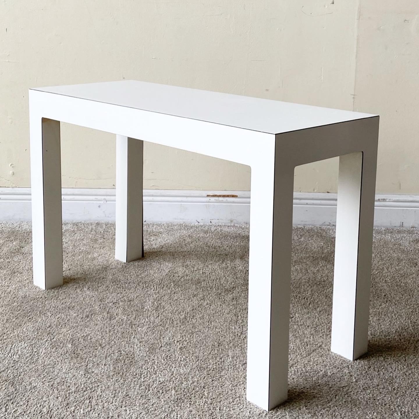 Incredible pair of postmodern rectangular side tables. Each features a white lacquer laminate.

Additional information:
Material: Wood
Color: White
Style: Postmodern
Time Period: 1980s
Place of origin: USA
Dimension: 34