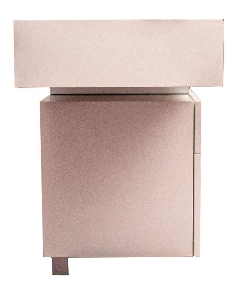 Escritorio Credenza Postmoderno Laminado Blanco en Bueno Estado en Astoria, NY