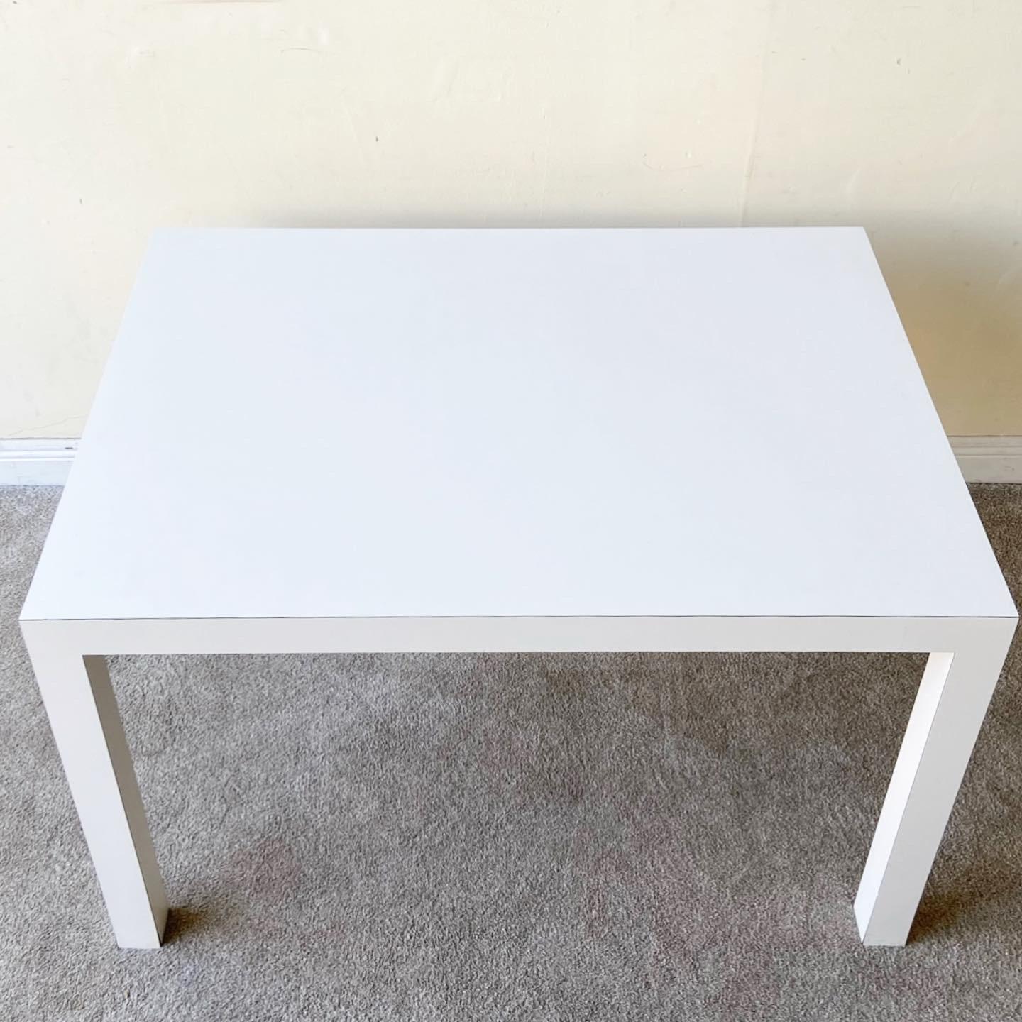 Postmodern White Laminate Parsons Dining Table In Good Condition In Delray Beach, FL
