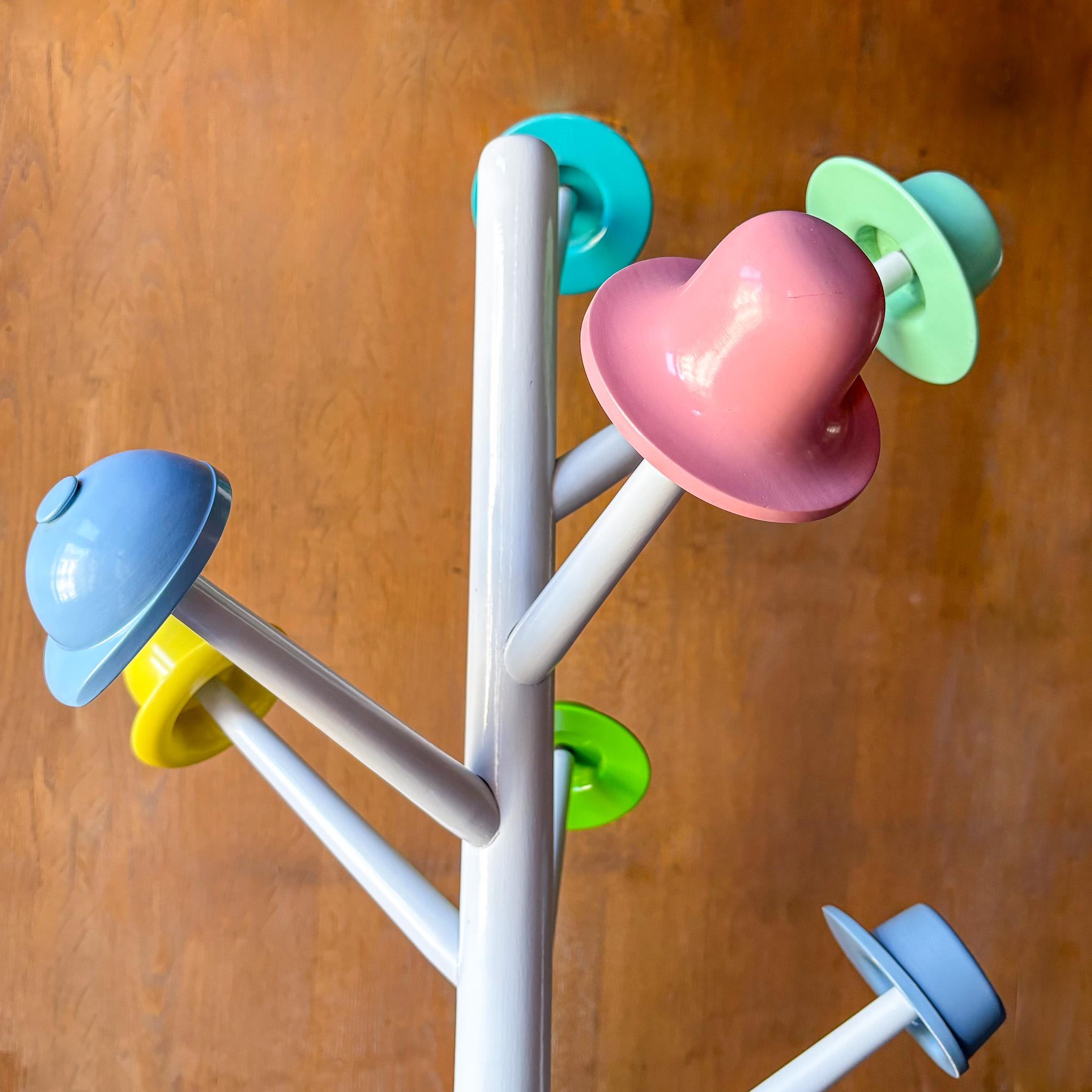 Postmodern White Metal Coatrack with Multi Colored Hooks by Ugo Nespolo, Italy In Good Condition For Sale In Vienna, AT