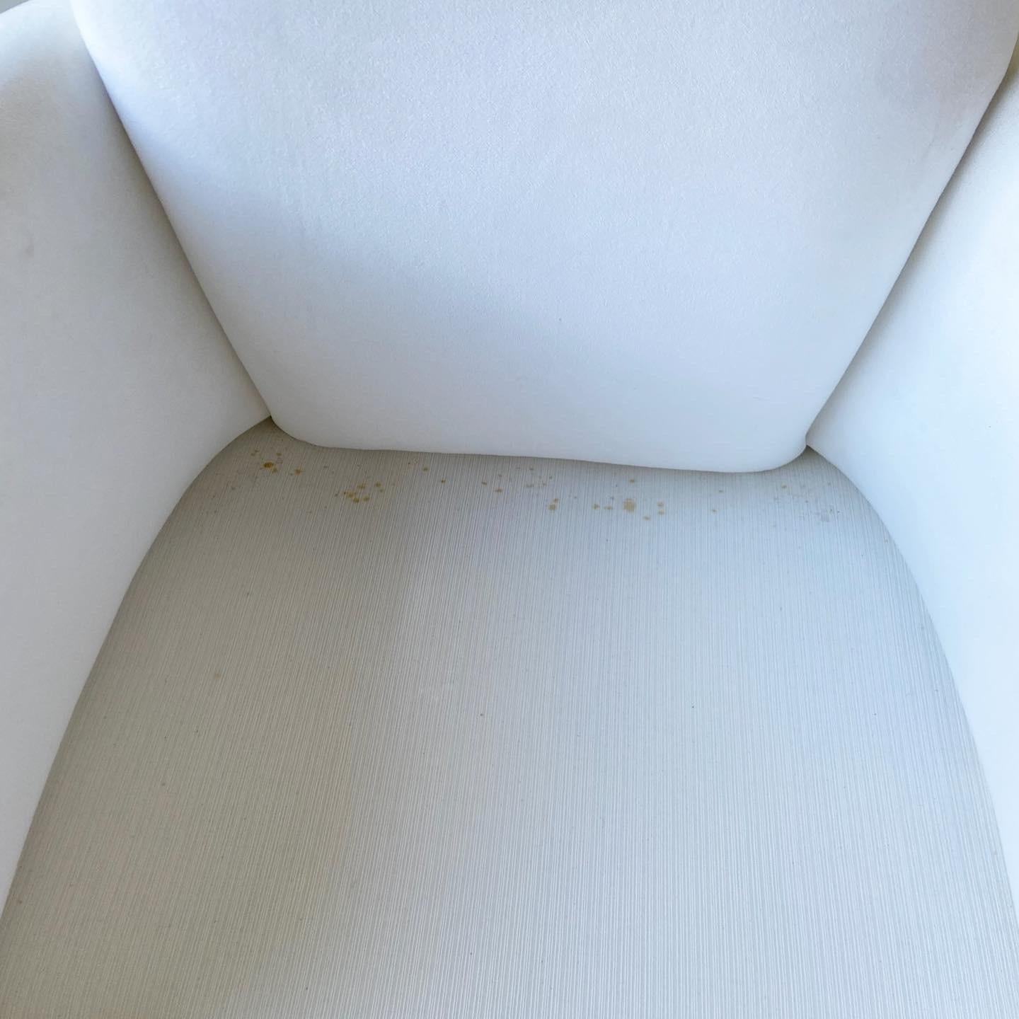 Postmoderne weiße Mikro-Wildleder-Lounge-Stühle im Angebot 4