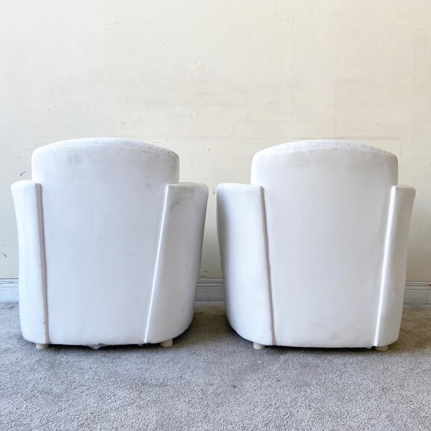 Postmoderne weiße Mikro-Wildleder-Lounge-Stühle (Ende des 20. Jahrhunderts) im Angebot