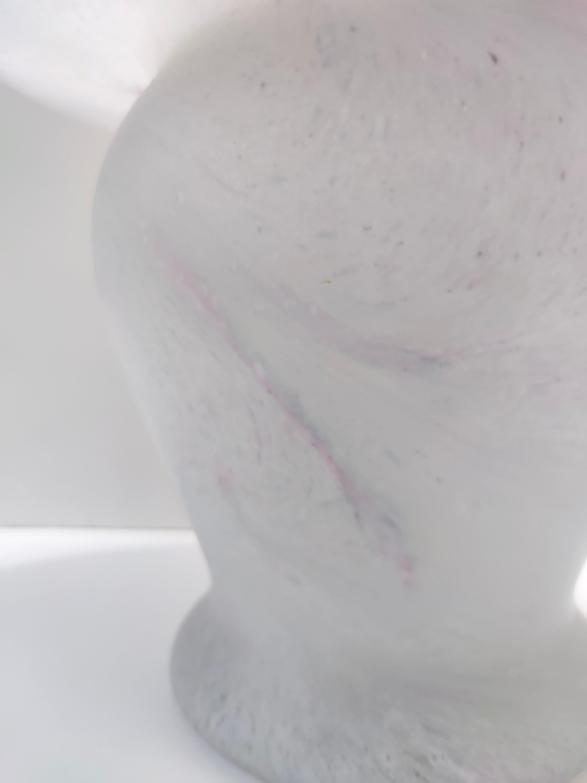 Lámpara de mesa postmoderna de cristal de Murano blanco con efecto mármol rosa, Italia en venta 6