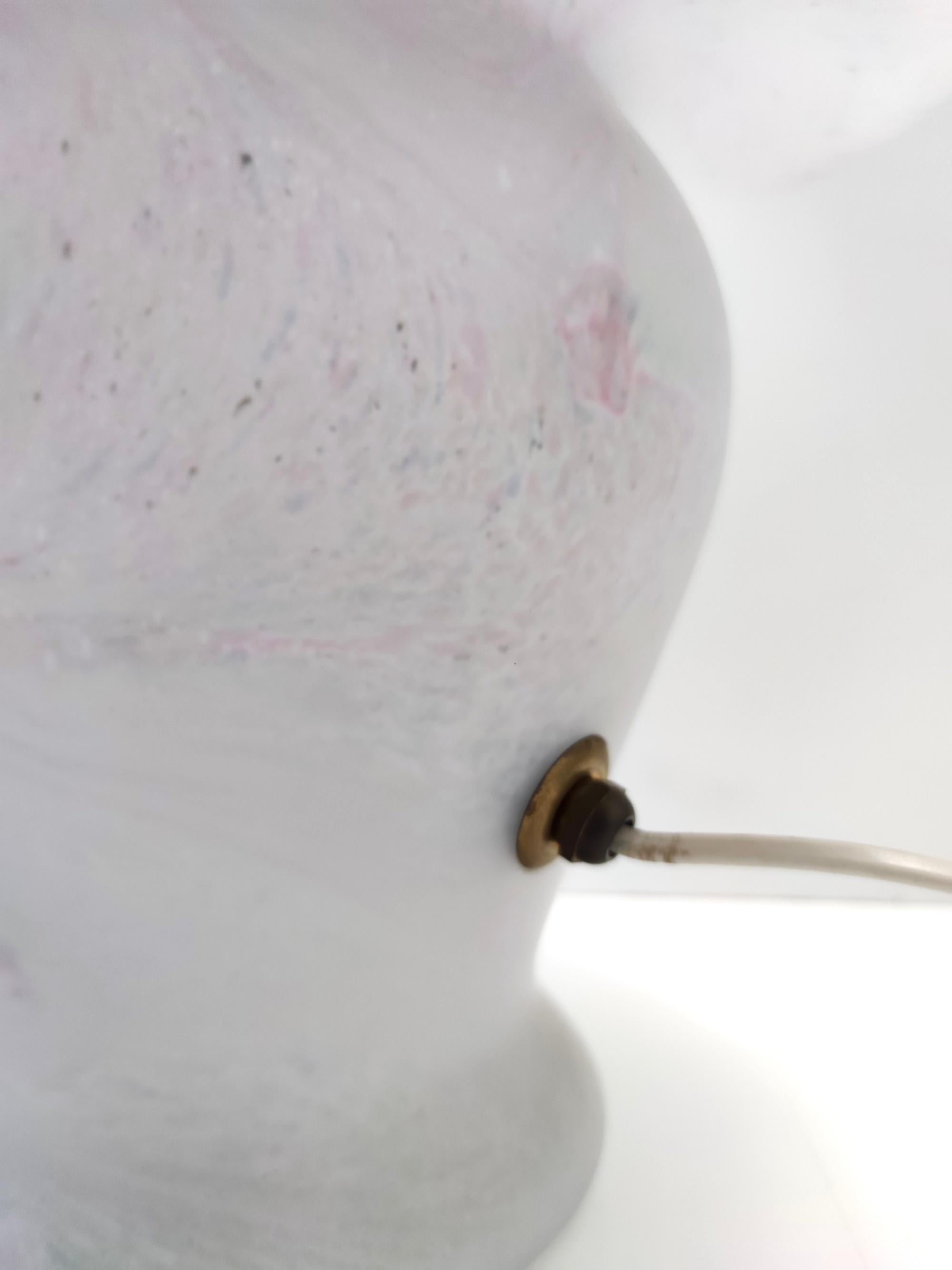 Lámpara de mesa postmoderna de cristal de Murano blanco con efecto mármol rosa, Italia en venta 7