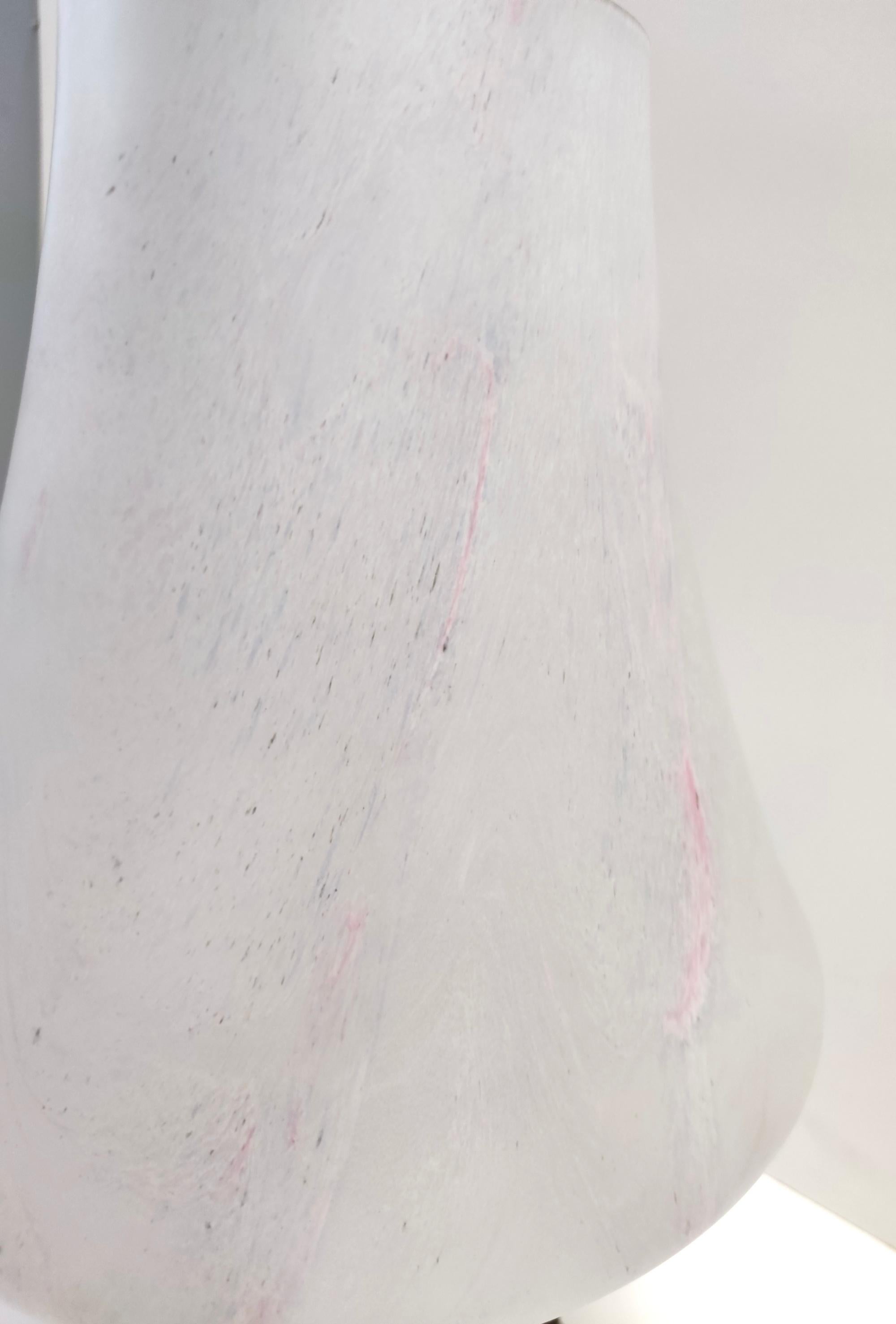 Lámpara de mesa postmoderna de cristal de Murano blanco con efecto mármol rosa, Italia en venta 8