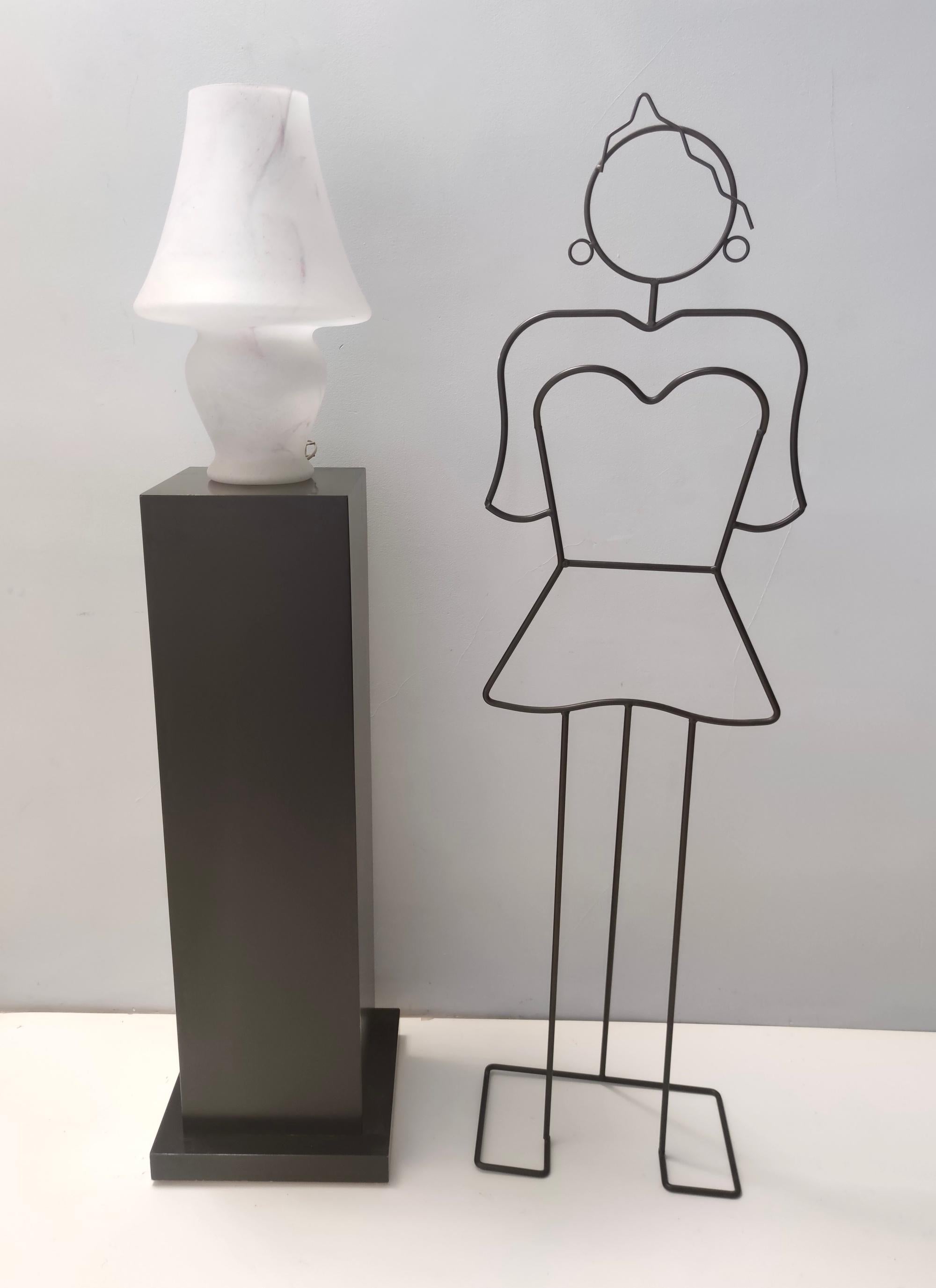 Lámpara de mesa postmoderna de cristal de Murano blanco con efecto mármol rosa, Italia en Excelente estado para la venta en Bresso, Lombardy