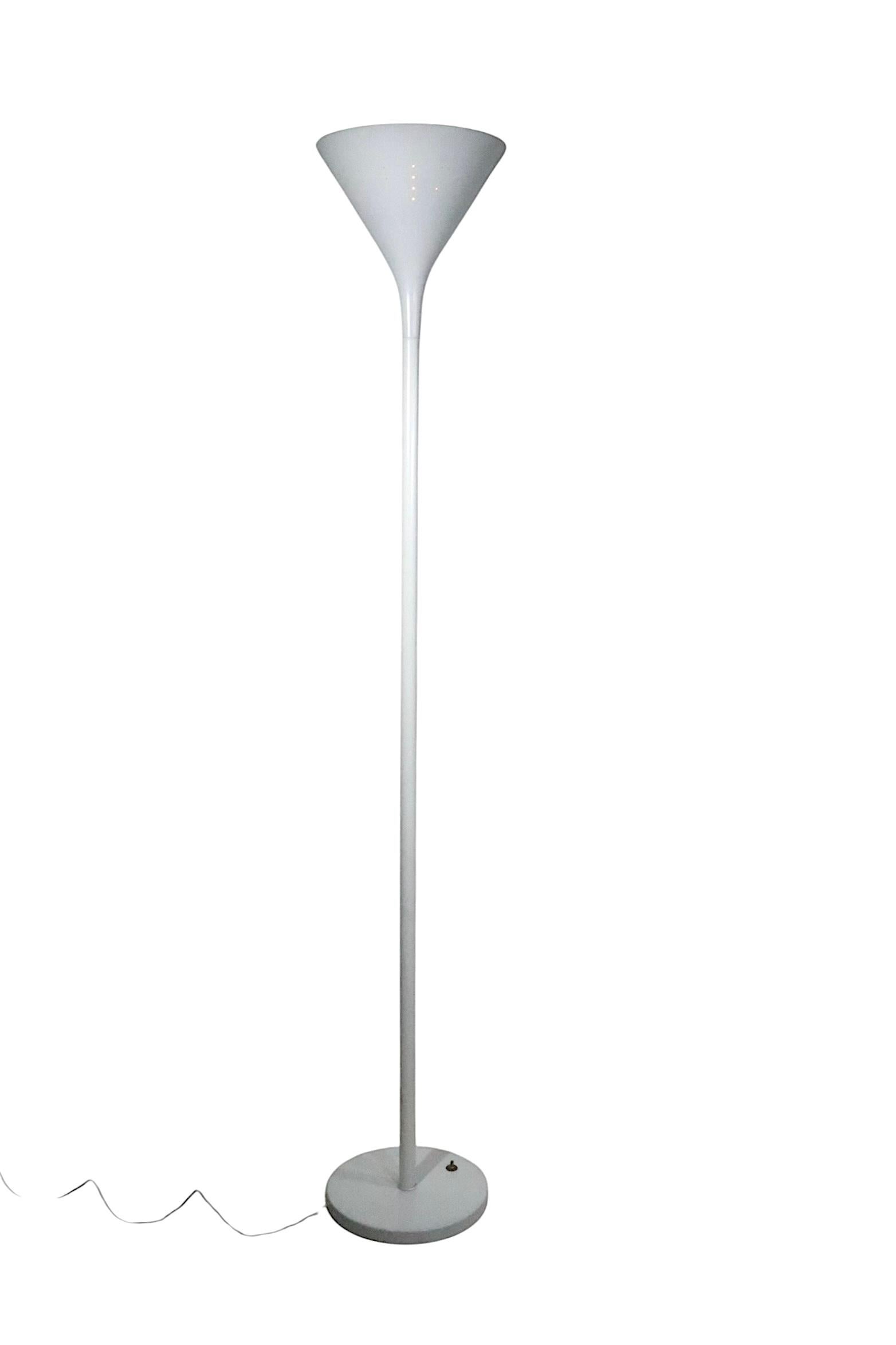 Torchère postmoderne blanche sur blanche attribuée à Von Nessen en vente 4