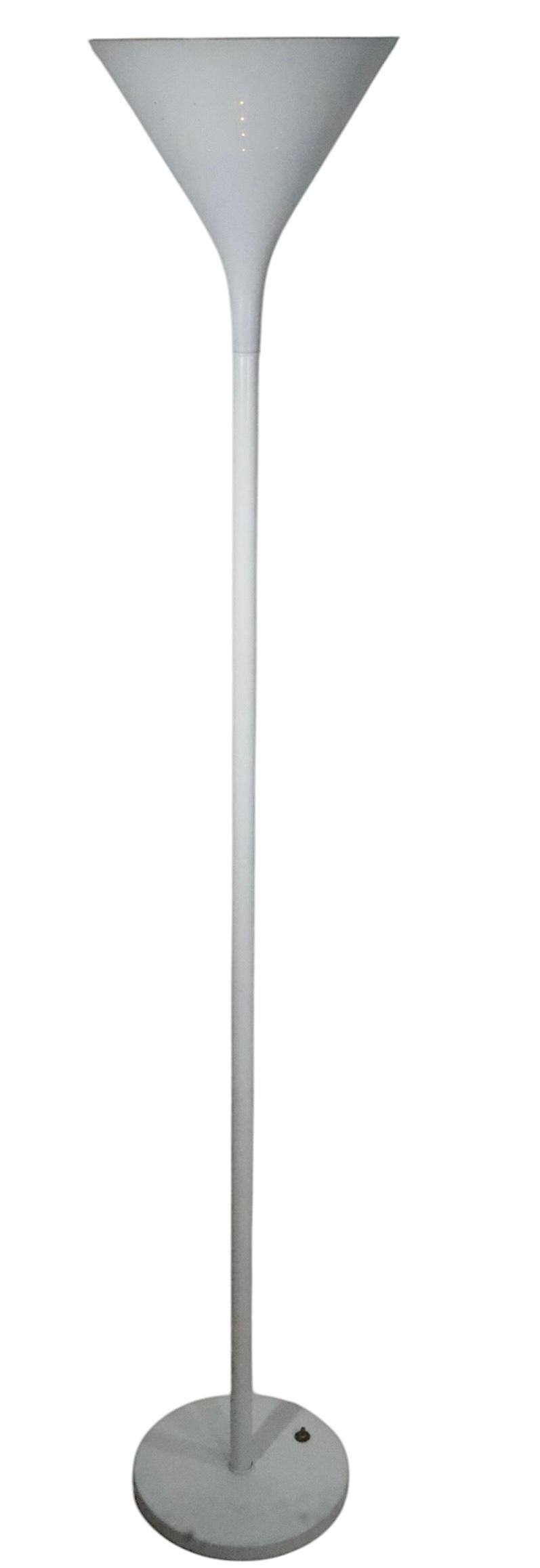 Torchère postmoderne blanche sur blanche attribuée à Von Nessen en vente 7