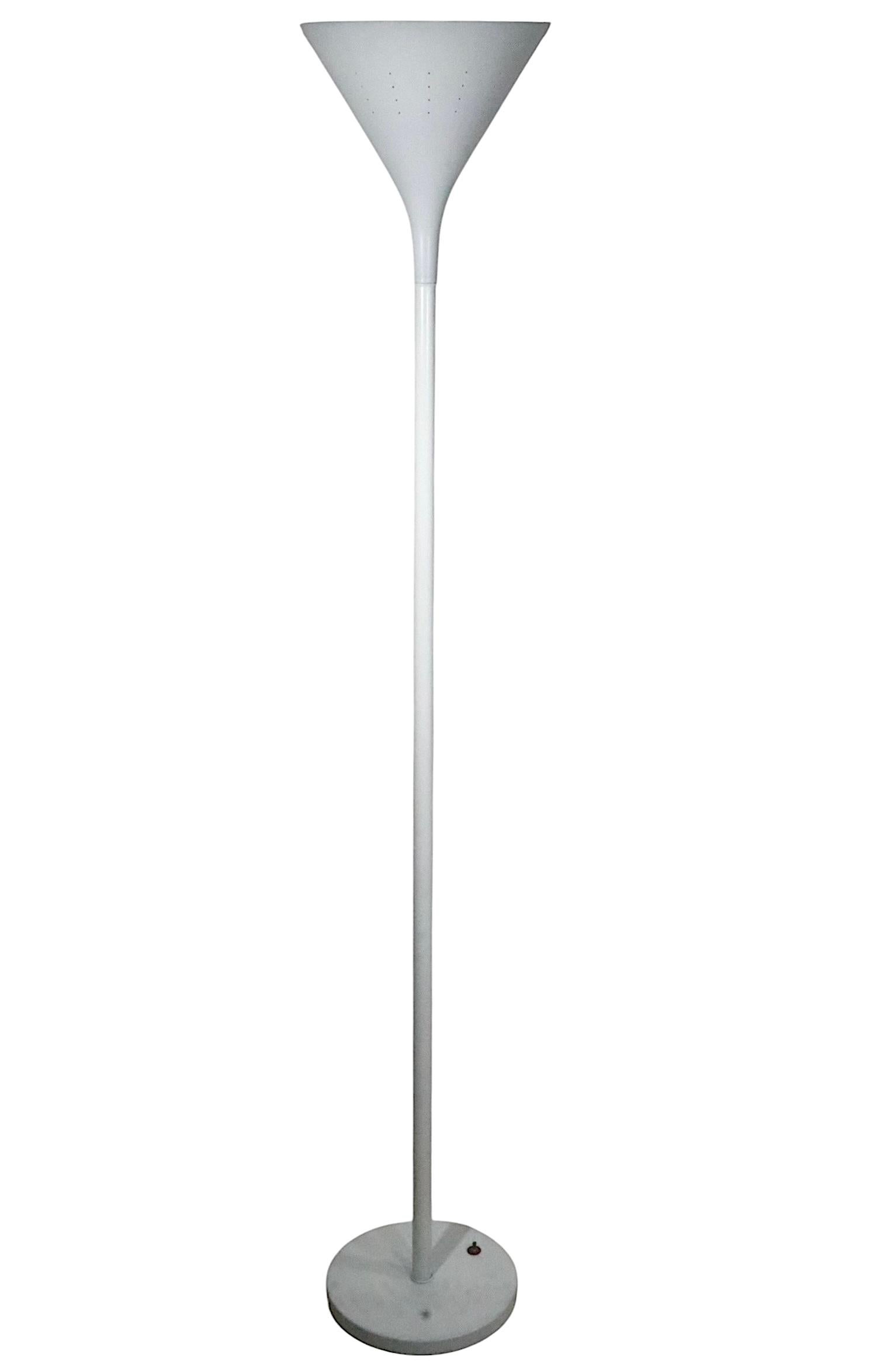 Torchère postmoderne blanche sur blanche attribuée à Von Nessen en vente 9