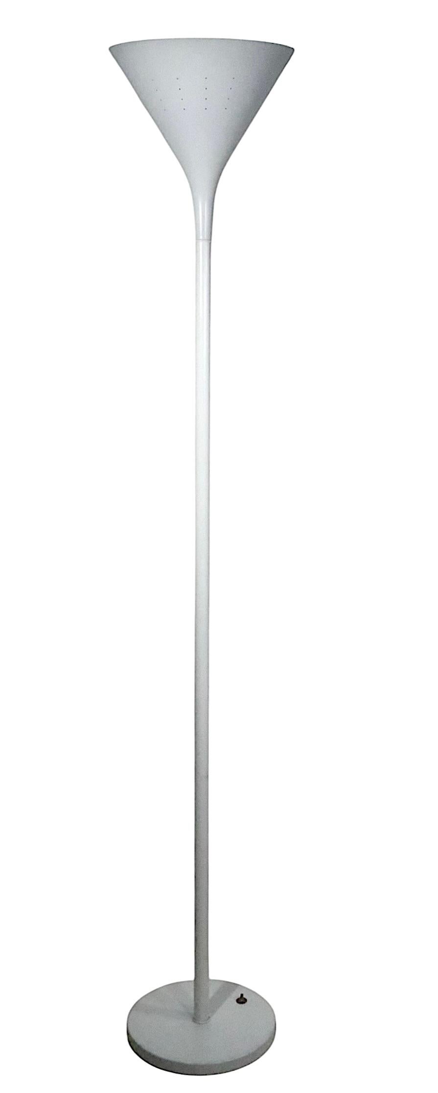 Torchère postmoderne blanche sur blanche attribuée à Von Nessen en vente 10