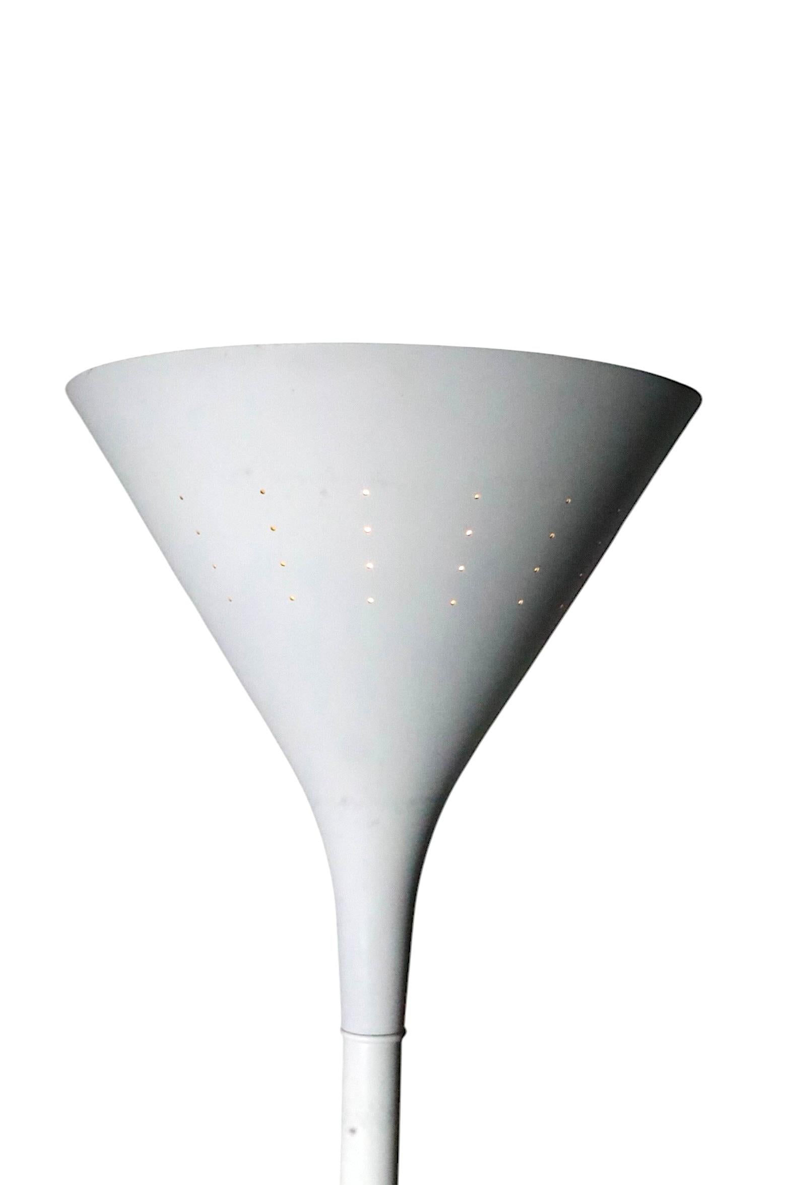 Torchère postmoderne blanche sur blanche attribuée à Von Nessen en vente 11