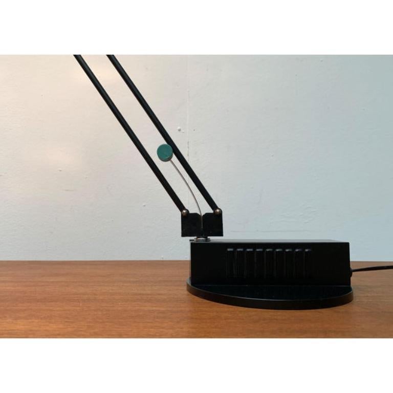 Metallo W.O. postmoderno Lampada da tavolo di Sacha Ketoff per Aluminor, Francia, anni '80 in vendita