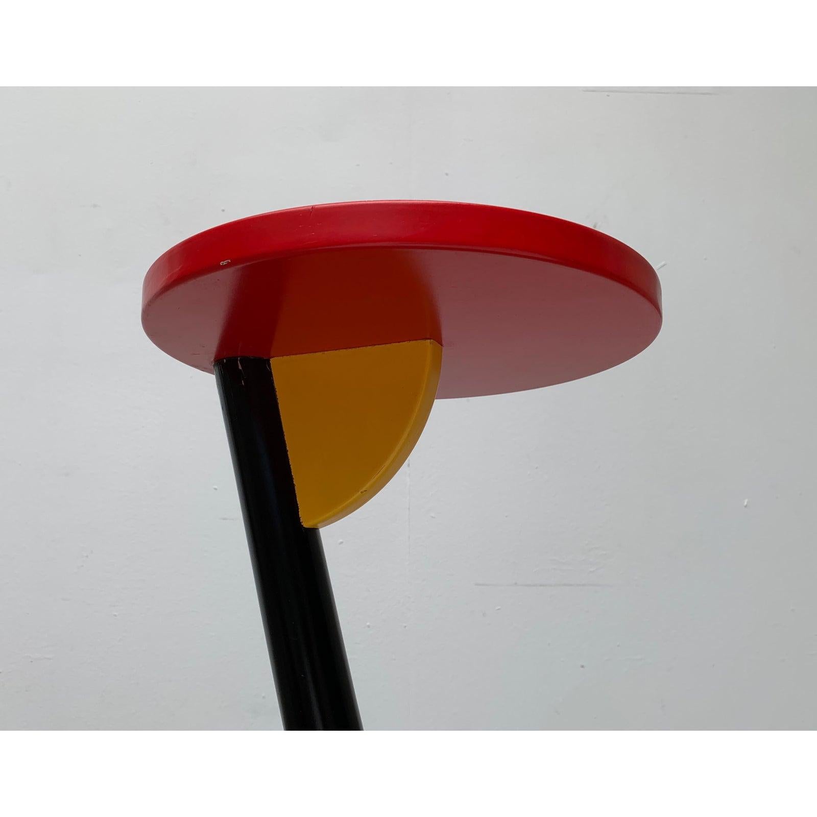Postmoderne Stand ou table d'appoint postmoderne en bois, années 1980 en vente