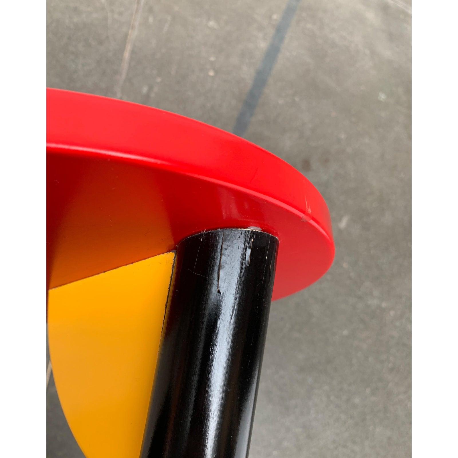Bois Stand ou table d'appoint postmoderne en bois, années 1980 en vente