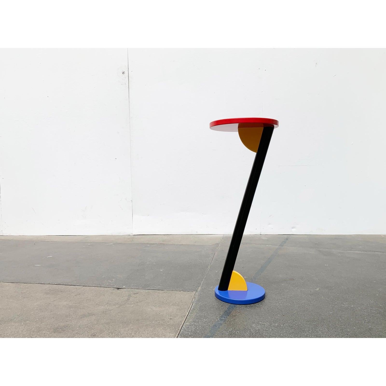 Stand ou table d'appoint postmoderne en bois, années 1980 en vente 3