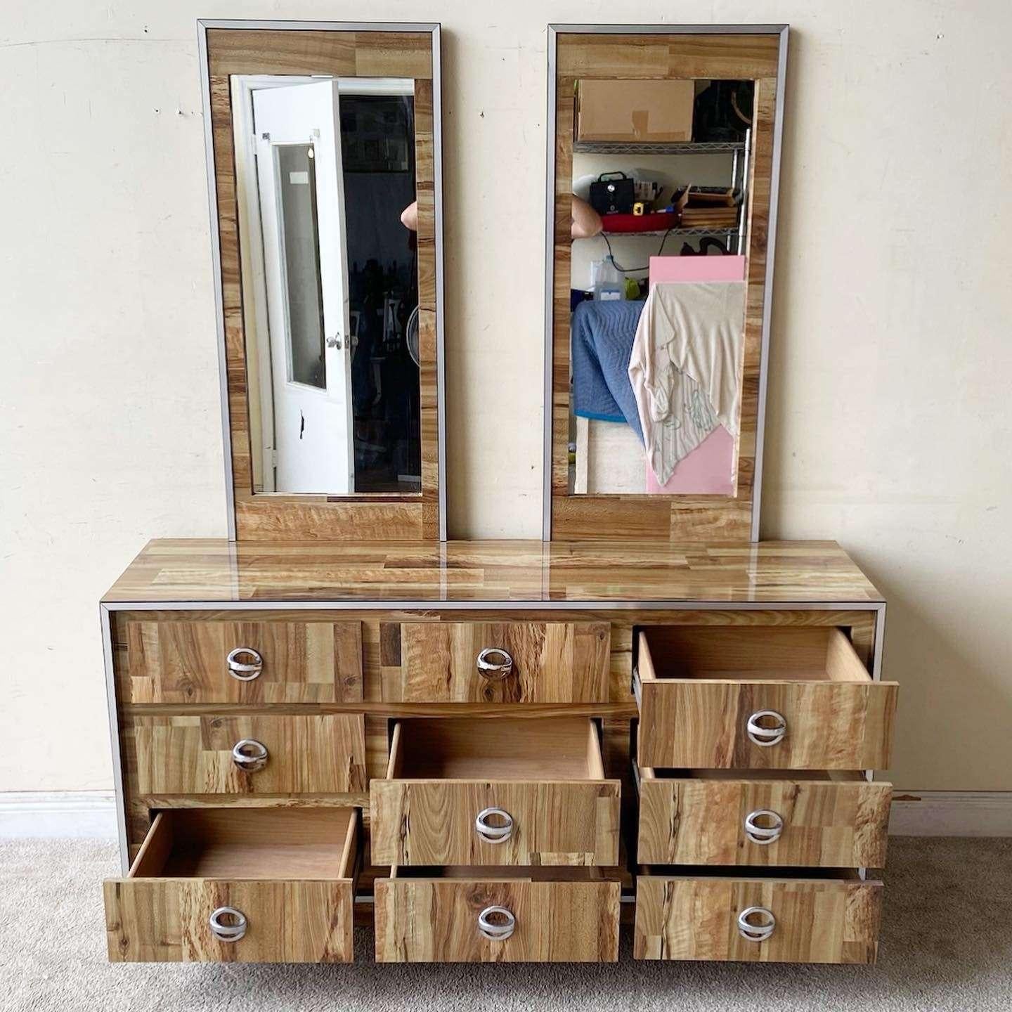 Postmoderno Comò postmoderno in laminato a grana di legno con specchi - 3 pezzi in vendita