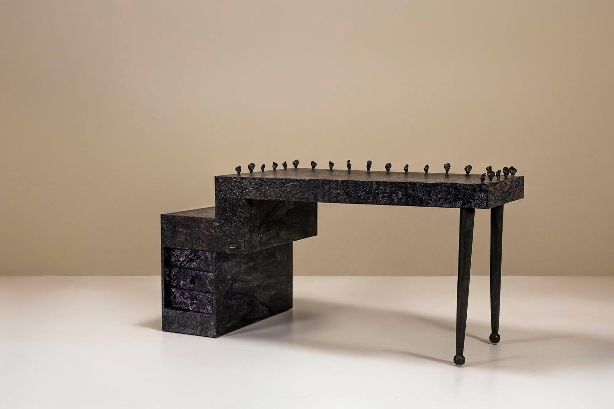 Postmoderner Schreibtisch von Bohuslav Horak für Anthologie Quartett, 1993 im Zustand „Gut“ im Angebot in Hellouw, NL