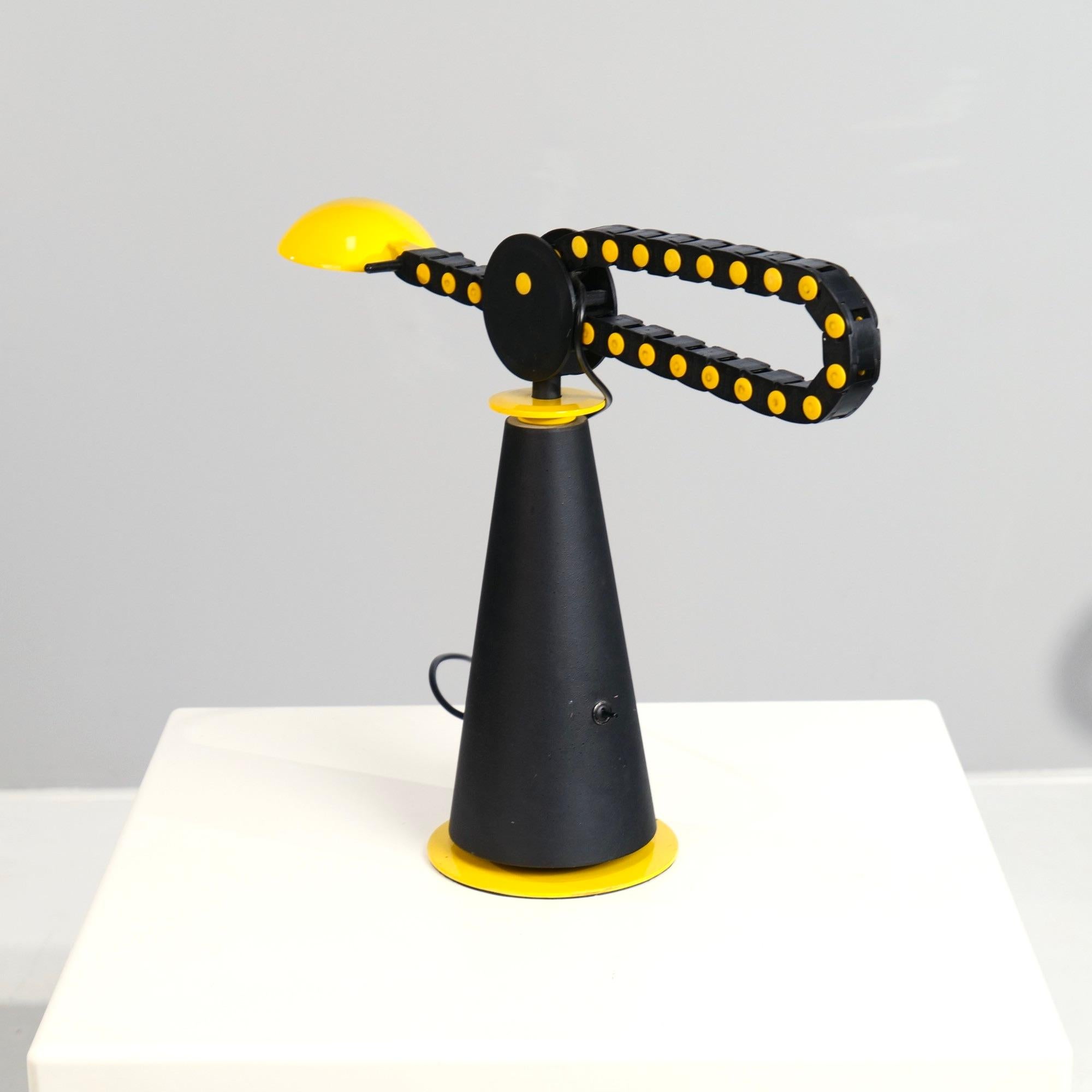 Postmoderne Lampe de bureau Gaucho jaune postmoderne de Studio Per pour Egoluce, années 1980 en vente