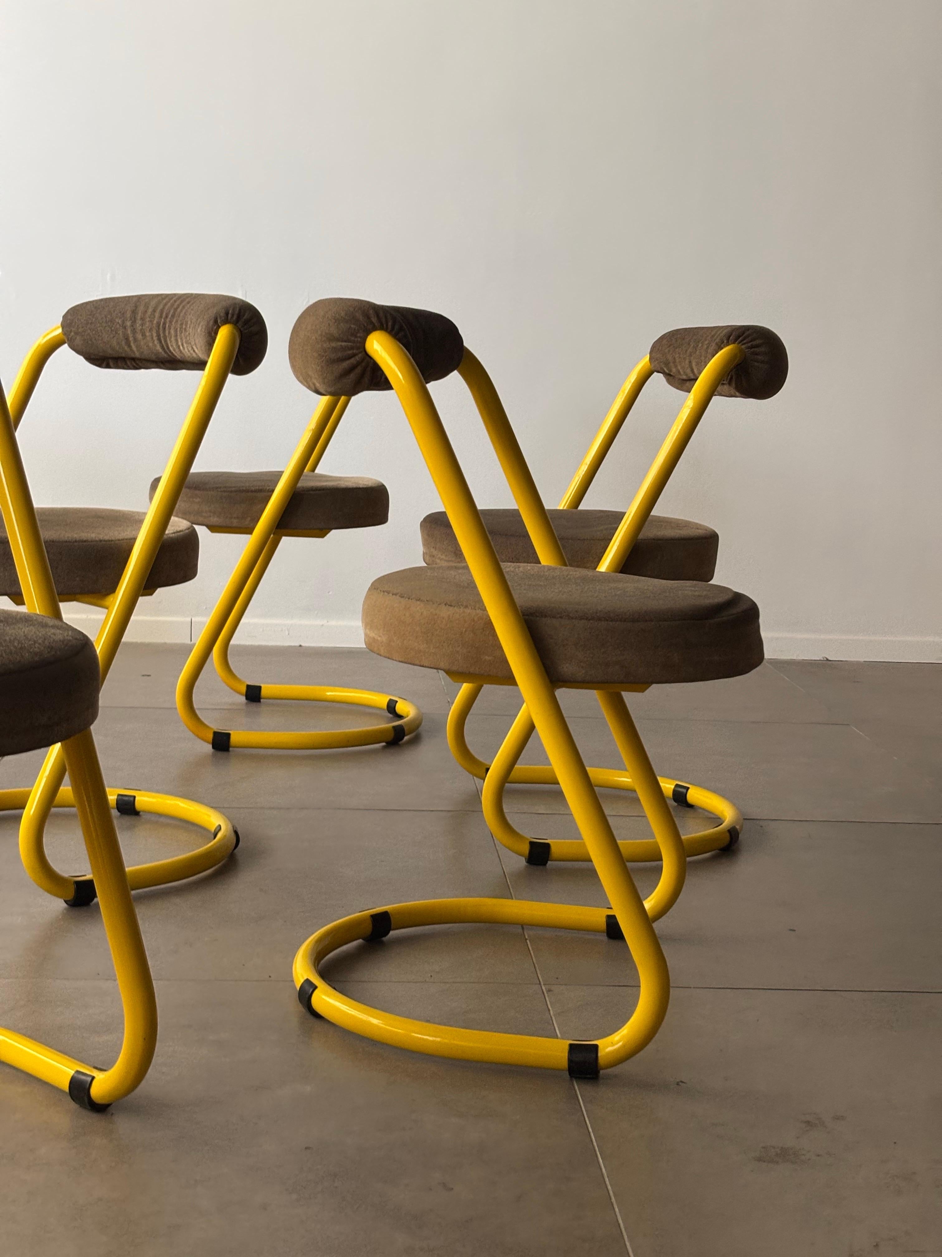 20ième siècle Chaises de salle à manger postmodernes en métal jaune de Giotto Stoppino, Italie, années 1970 en vente