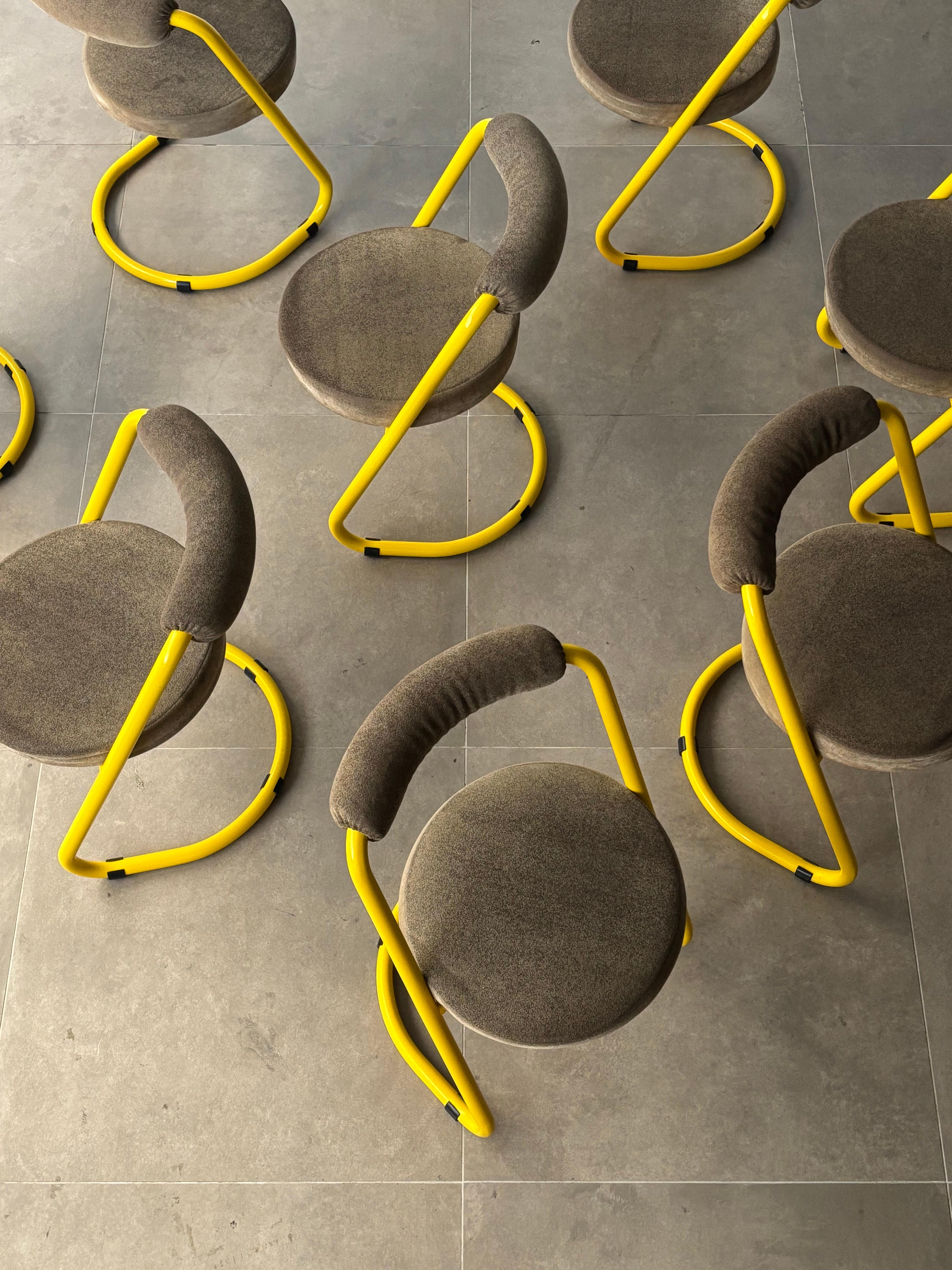 Chaises de salle à manger postmodernes en métal jaune de Giotto Stoppino, Italie, années 1970 en vente 2