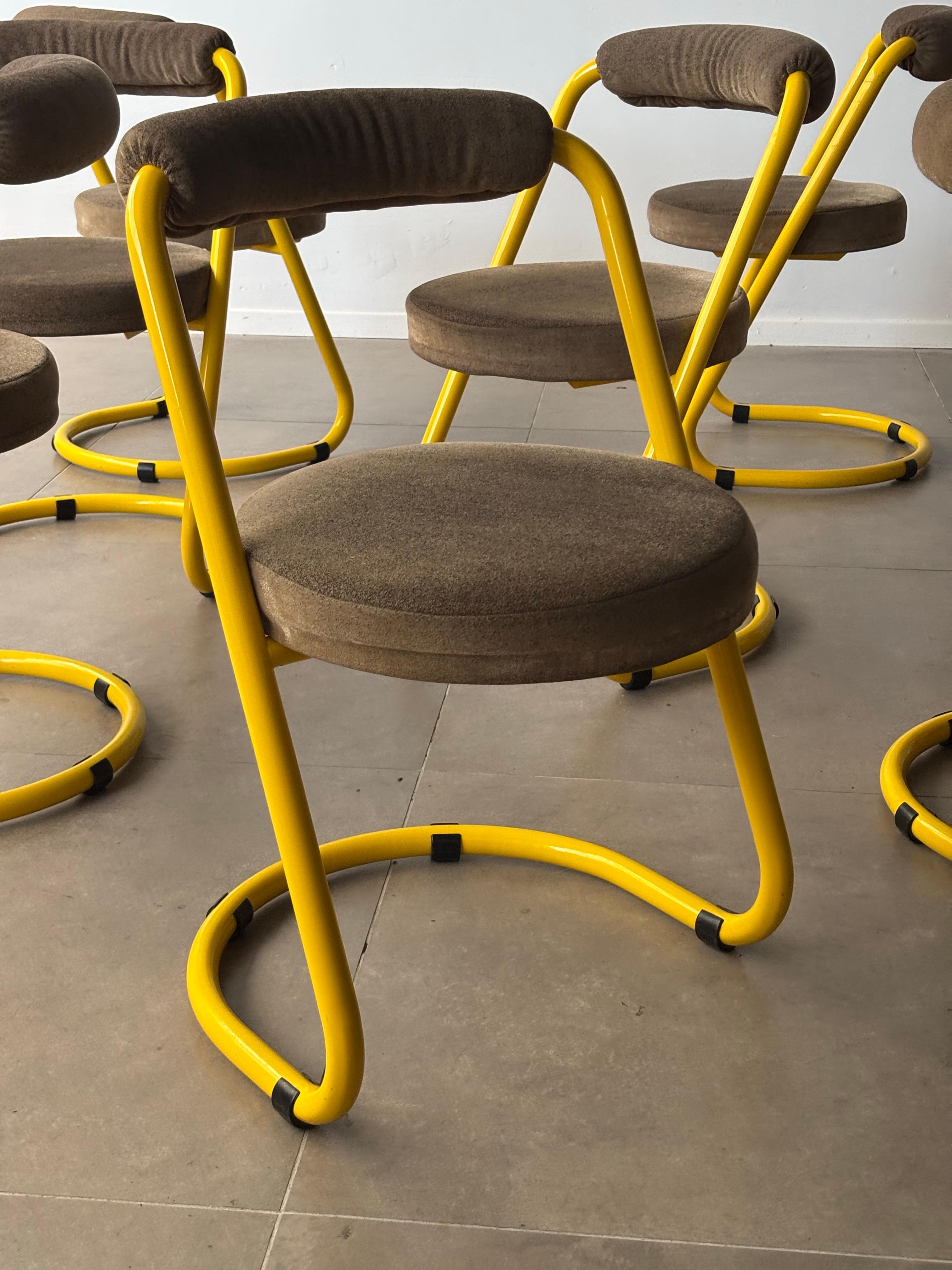 Chaises de salle à manger postmodernes en métal jaune de Giotto Stoppino, Italie, années 1970 en vente 4