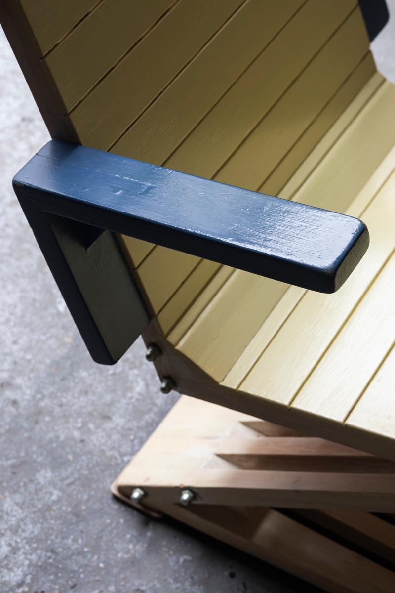 Einzigartiger postmoderner Zickzack-Zack-Stuhl im Stil von Gerrit Rietveld, 1980er Jahre  im Angebot 1