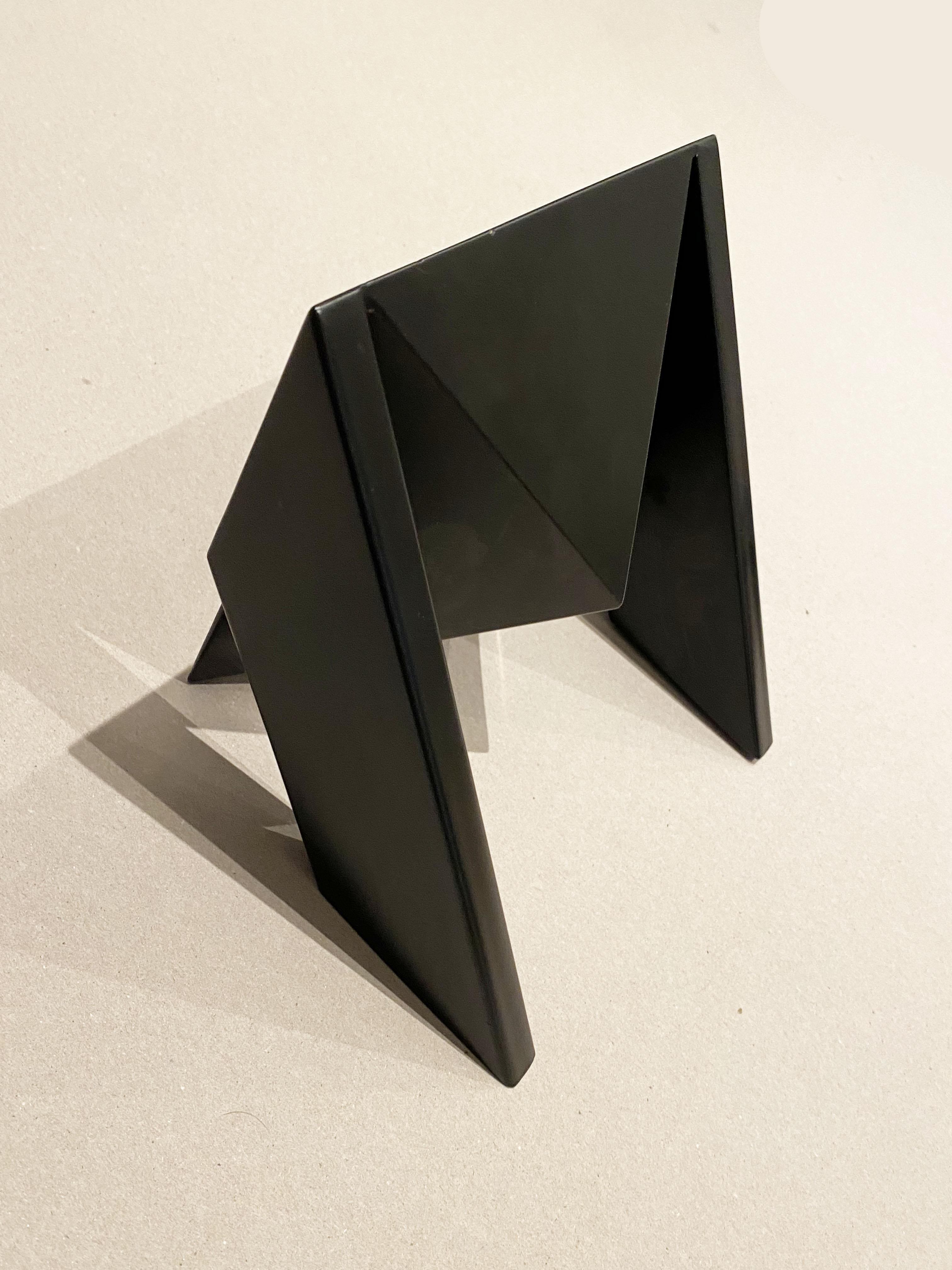 Fine XX secolo Sconce Atlas postmoderno laccato nero di Potentiel Paris, Francia anni '80 in vendita