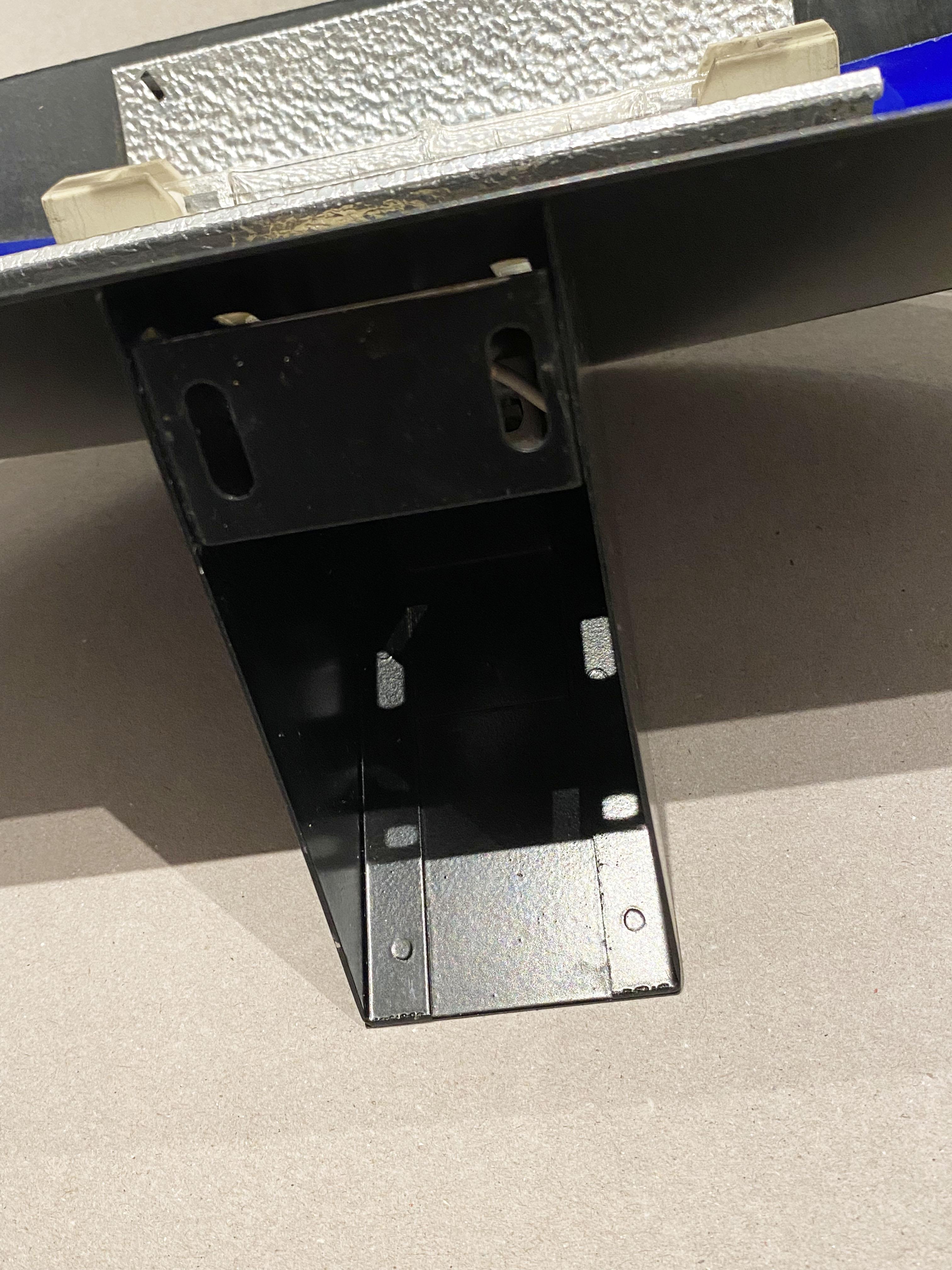 Scontrino postmoderno a forma di maschera laccato nero di Potentiel Paris, Francia, anni '80 in vendita 5