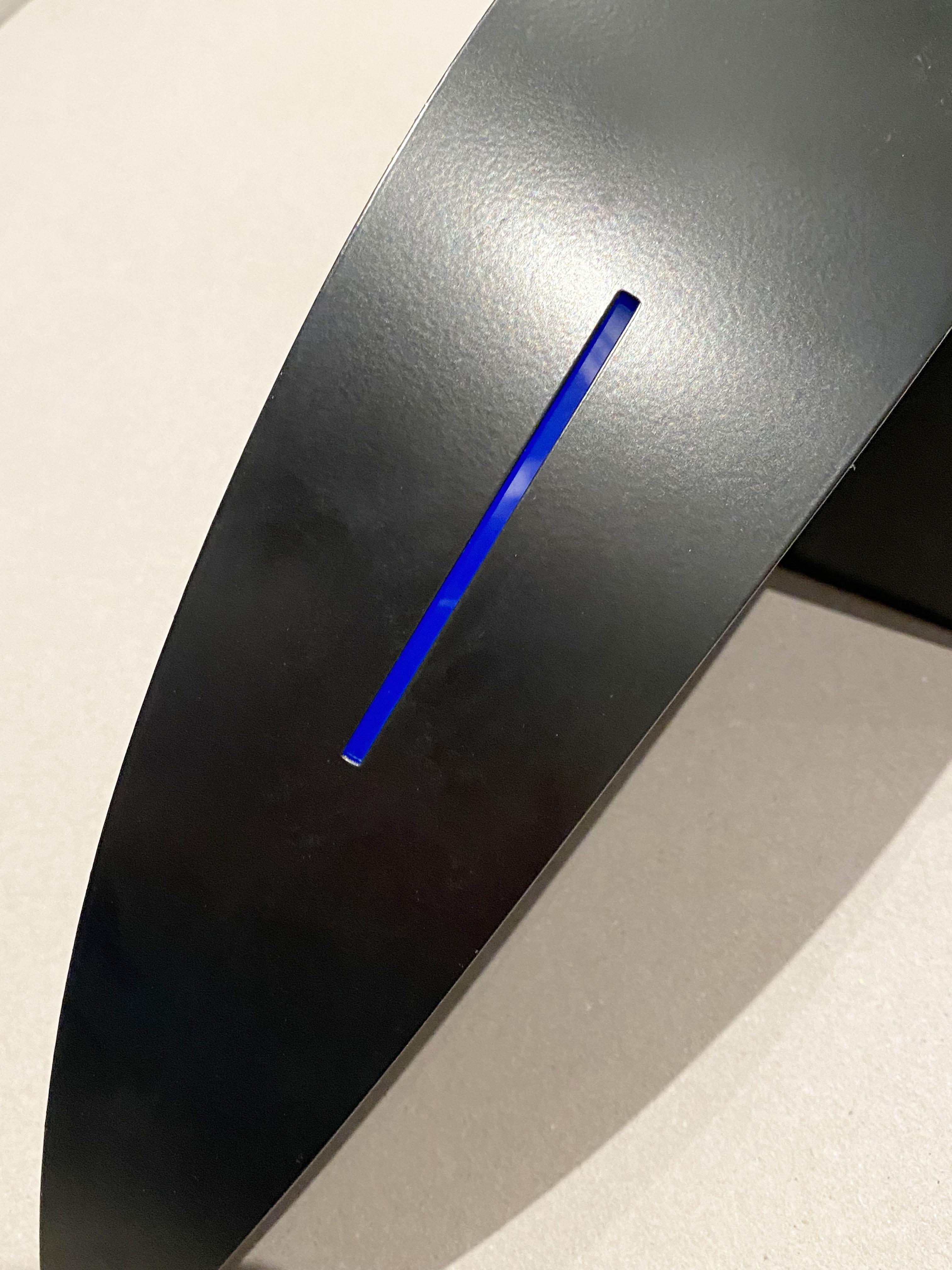 Postmoderno Scontrino postmoderno a forma di maschera laccato nero di Potentiel Paris, Francia, anni '80 in vendita