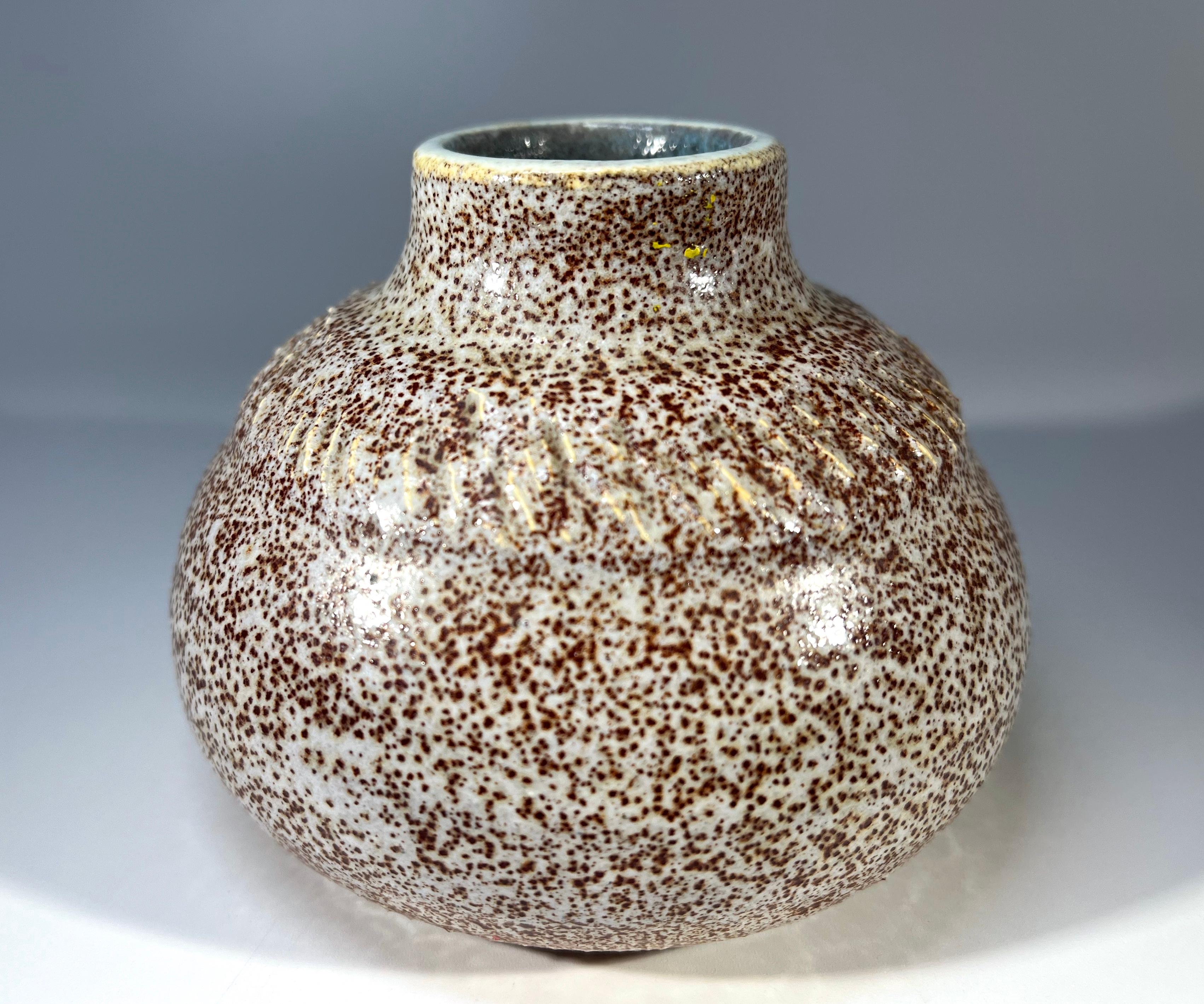 Grès Vase en céramique à glaçure mouchetée de châtaignier Posy par Accolay, France, années 1960 en vente