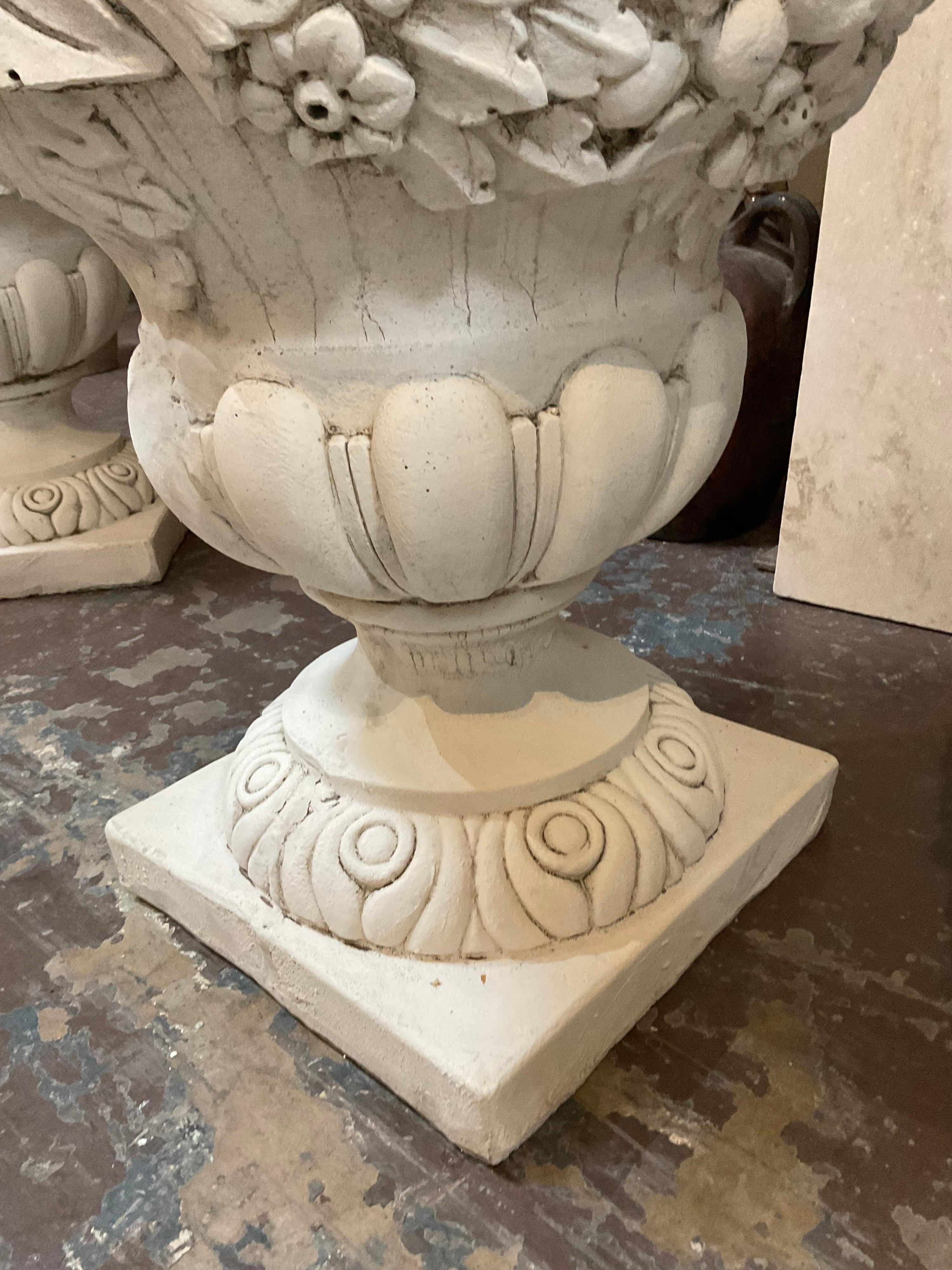 Pot a Feu French Urn with Lid In Good Condition For Sale In Dallas, TX