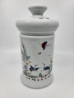 Pot en Porcelaine du Lys Royal décor Kakiemon Château de Chantilly XVIIIe France