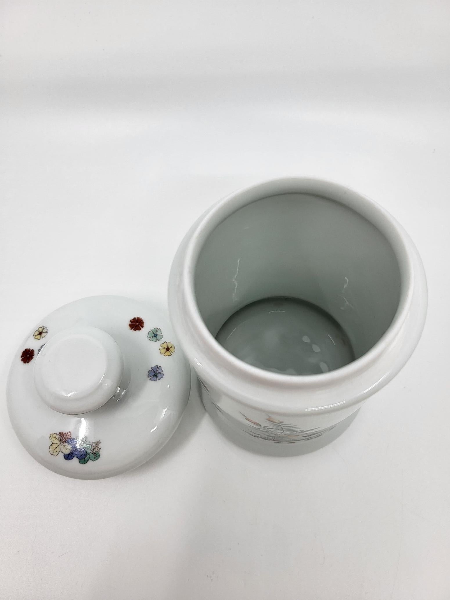 Maceta en Porcelana del Lys Decoración real Kakiemon Castillo de Chantilly XVIIIe Francia Neoclásico en venta