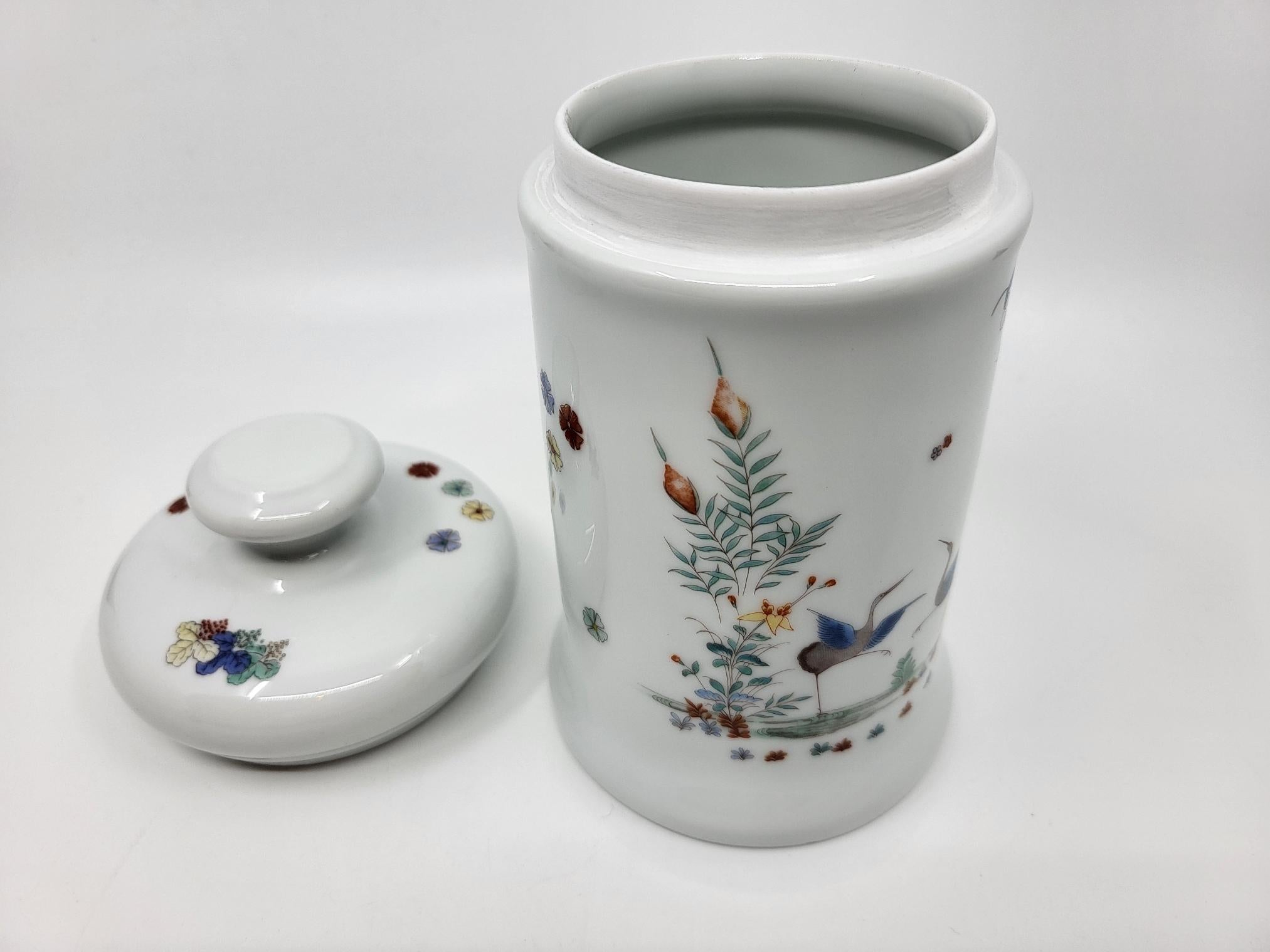 Maceta en Porcelana del Lys Decoración real Kakiemon Castillo de Chantilly XVIIIe Francia Francés en venta