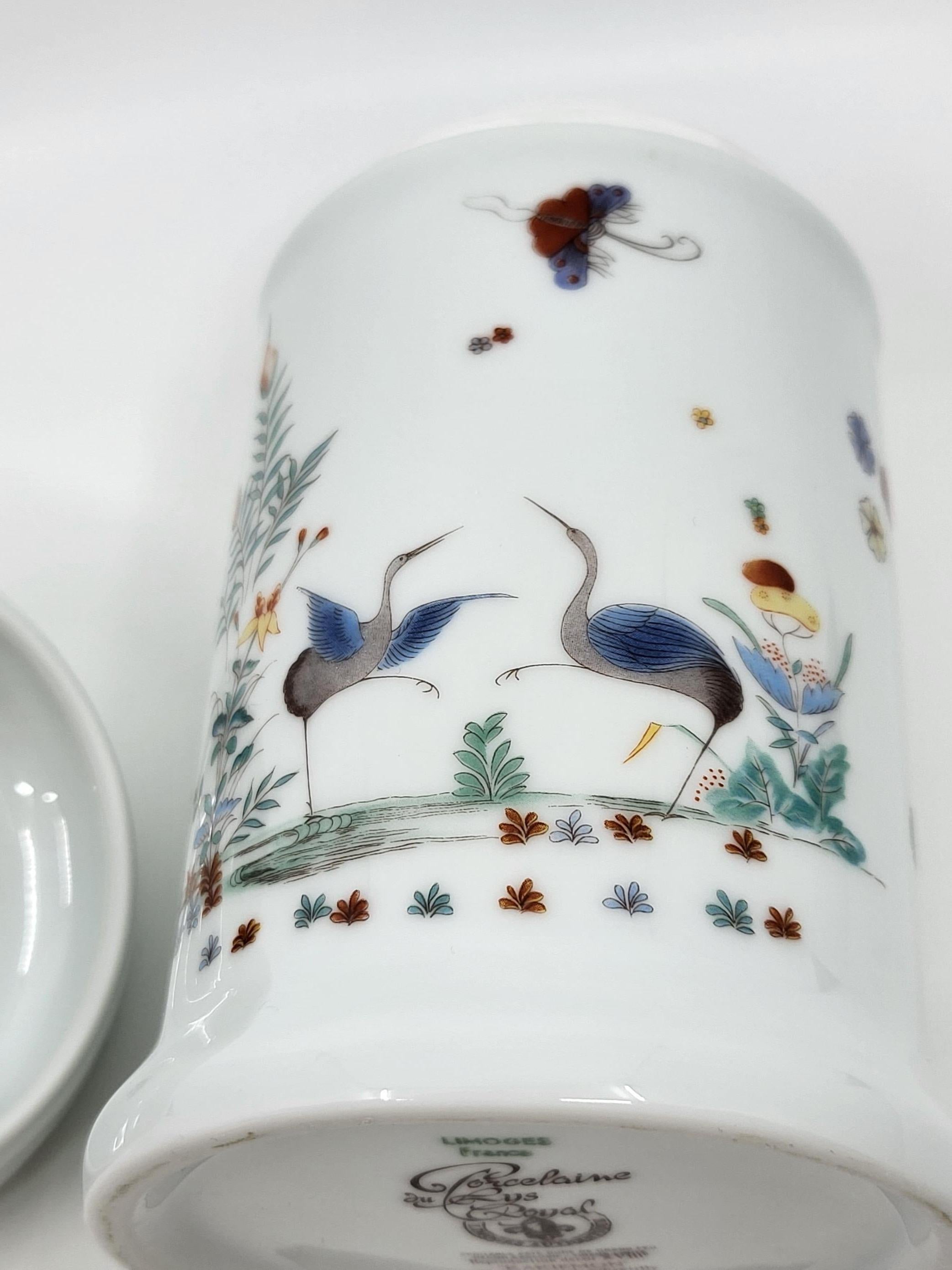 Maceta en Porcelana del Lys Decoración real Kakiemon Castillo de Chantilly XVIIIe Francia en venta 1