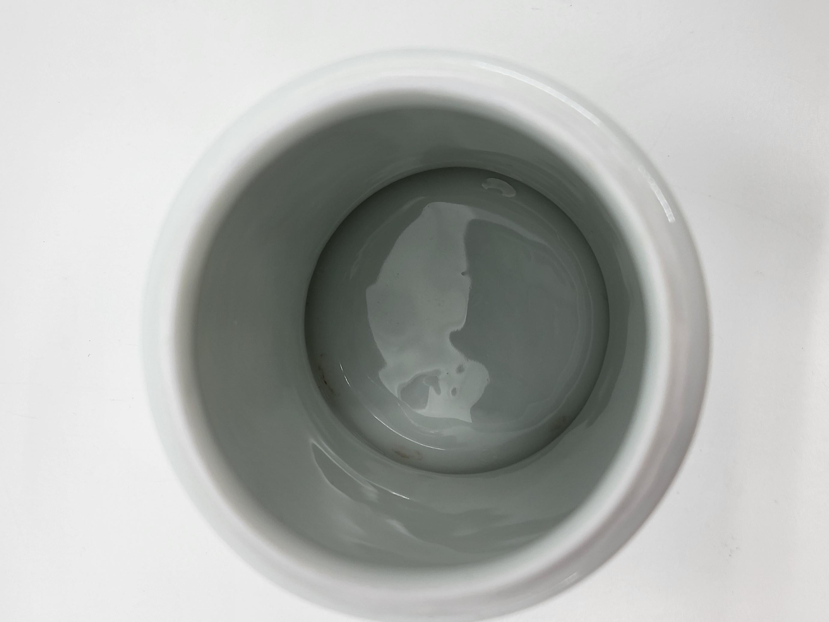 Maceta en Porcelana del Lys Decoración real Kakiemon Castillo de Chantilly XVIIIe Francia en venta 2