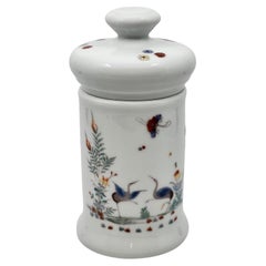 Pot en Porcelaine du Lys Royal décor Kakiemon Château de Chantilly XVIIIe France