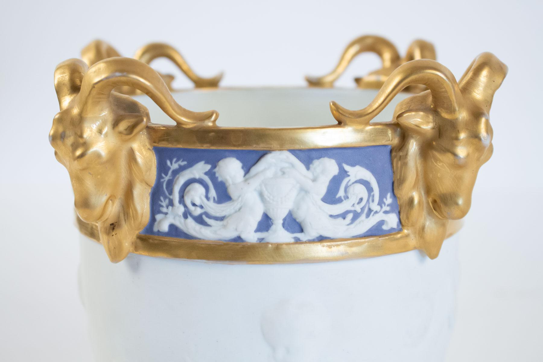 Pot in Biscuit De Sèvres, 19th Century, Napoleon III Period In Good Condition In Saint-Ouen, FR