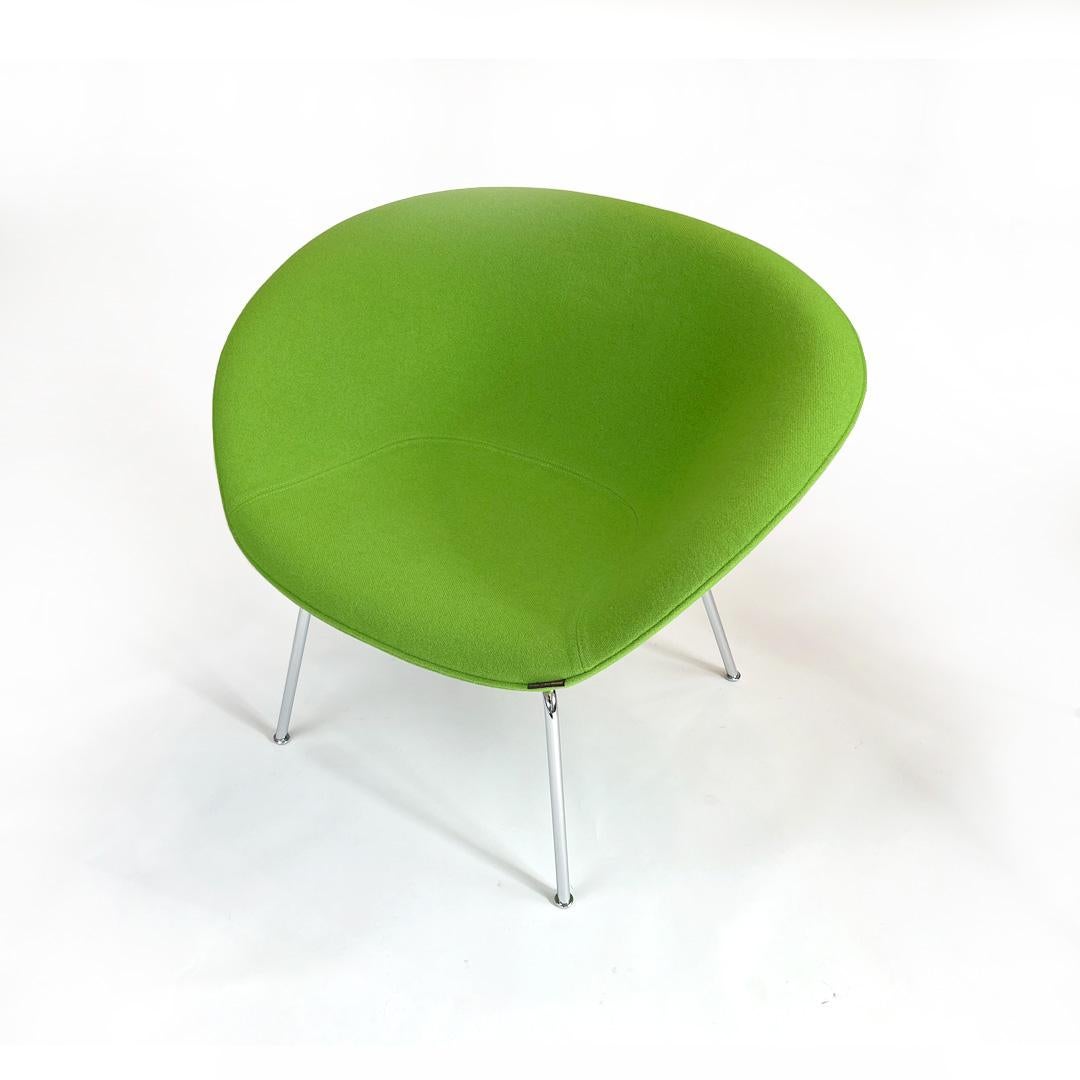 Pot Lounge Chair von Arne Jacobson für Fritz Hansen
Entworfen 1959

Gepolstert mit Kvadrat Tonus-Stoff
Sockel aus verchromtem Metall

Entworfen für das SAS Royal Hotel in Kopenhagen.

Enthält noch die Original-Etiketten des Herstellers.