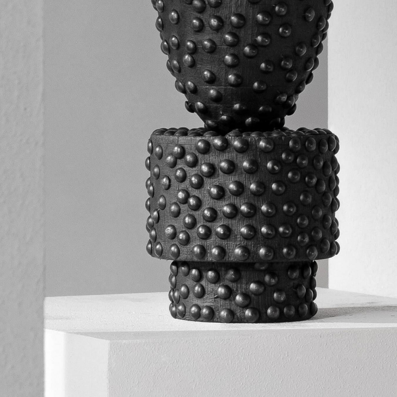Modern Pot Vase Nails, Arno Declercq