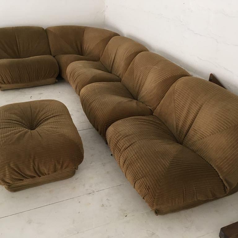 Potato modular sofa by Airborbe France Mid-Century Modern, consists in four seats and one corner seat and a puoff. Airborne is one of France's most successful and influential design companies of the modernist era.