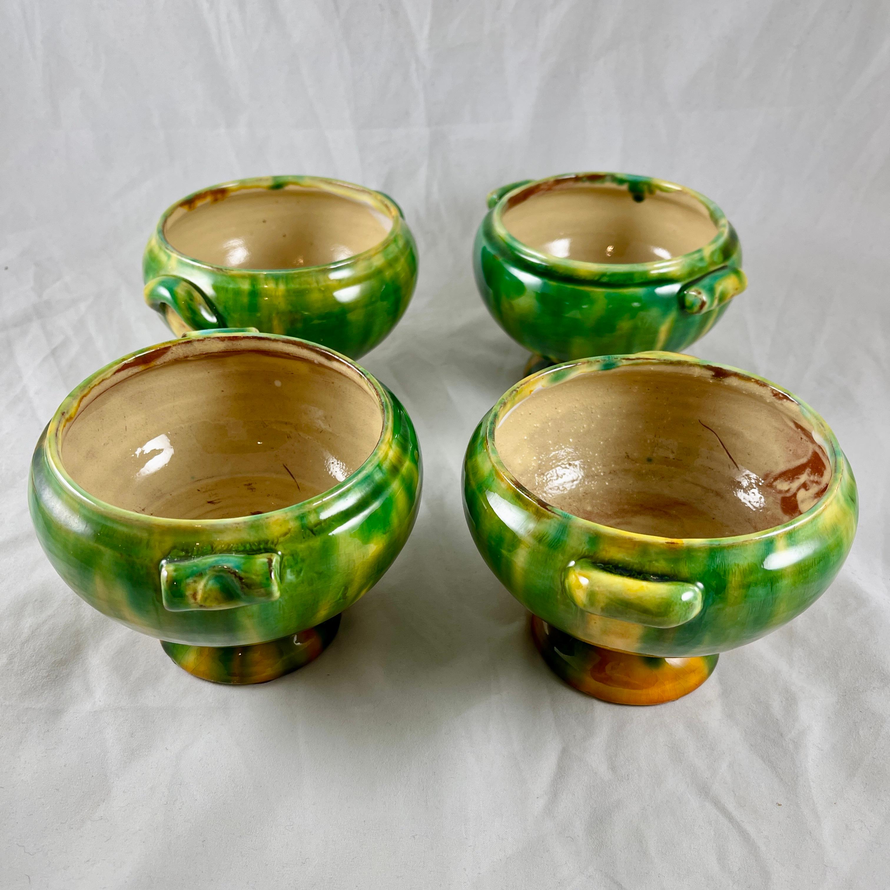 Terrines couvertes avec sous-assiettes en poterie française Poterie De Bavent, ensemble de quatre pièces en vente 3