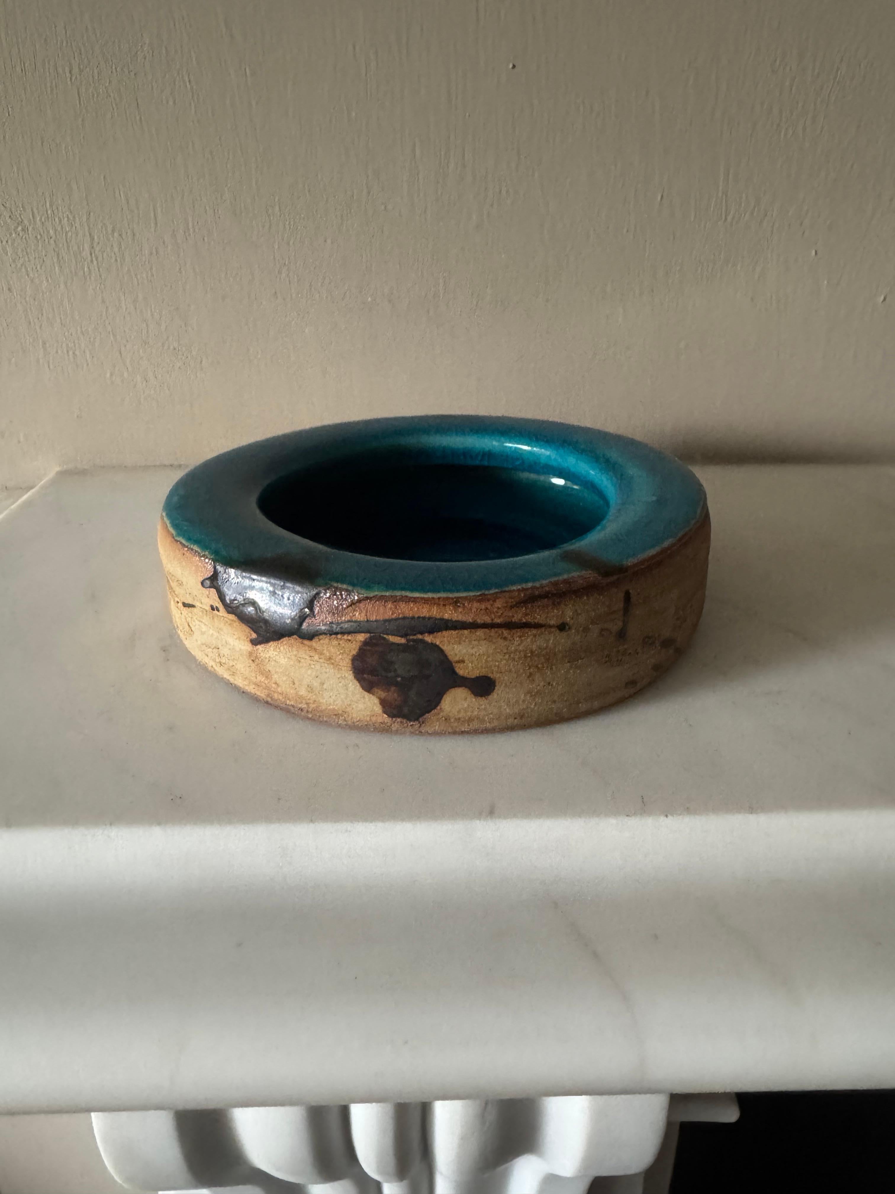 Vernissé Poterie de la Colombe vide poche Vallauris c.1960's en vente