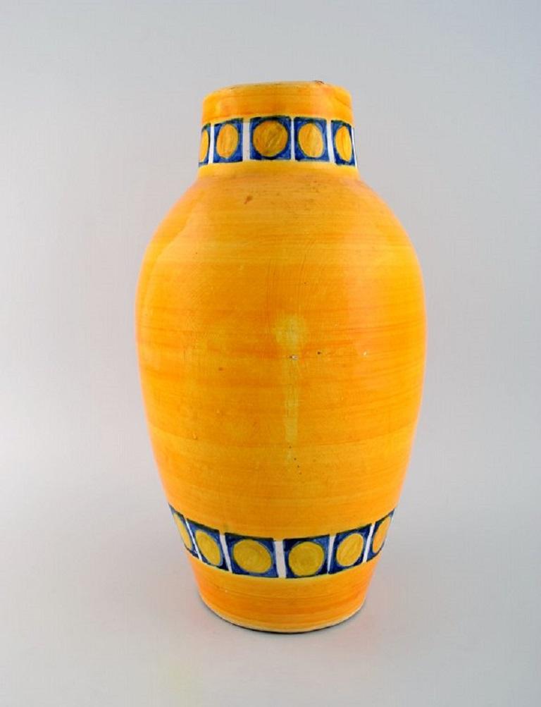 Poterie Serghini, Morocco. Large unique vase in hand-painted glazed stoneware. 
Beautiful glaze in yellow shades. Mid-20th century.
Measures: 39 x 21.5 cm.
In excellent condition.
Signed.