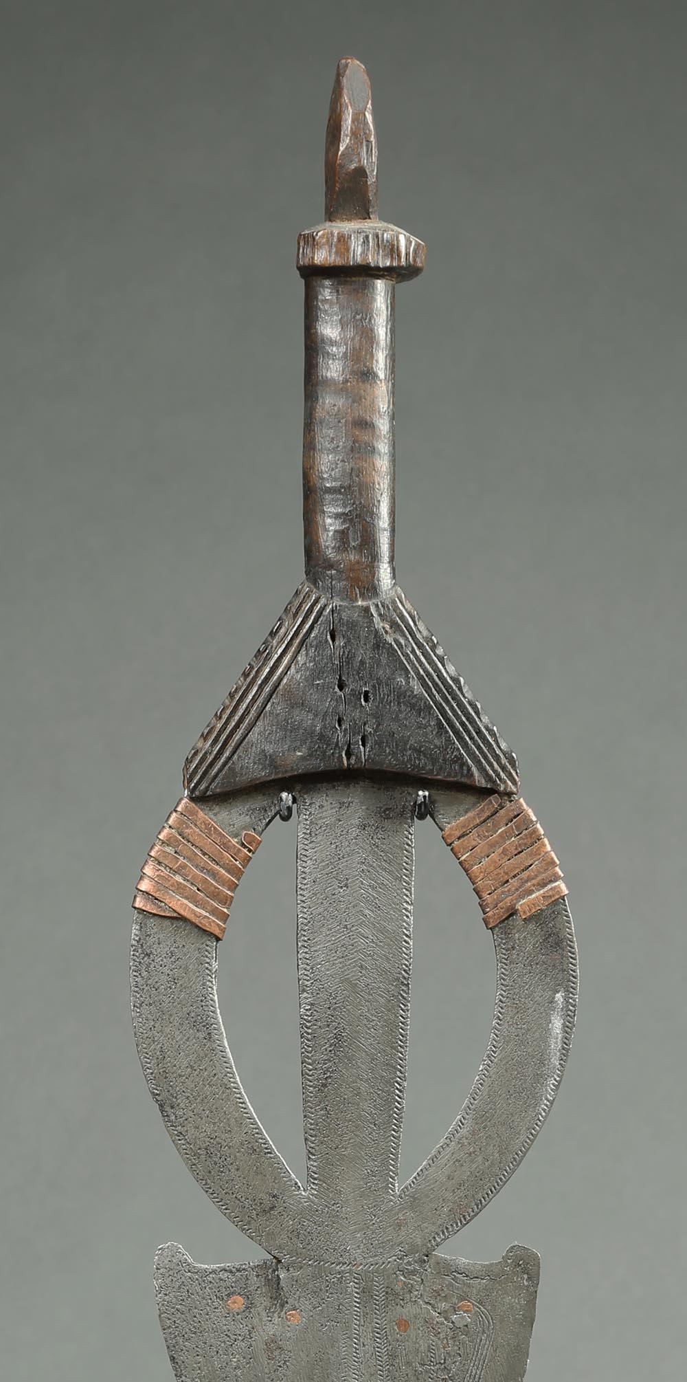 Poto Afrikanisches Eisenschwert, Kongo Afrika auf Stand (Stammeskunst) im Angebot